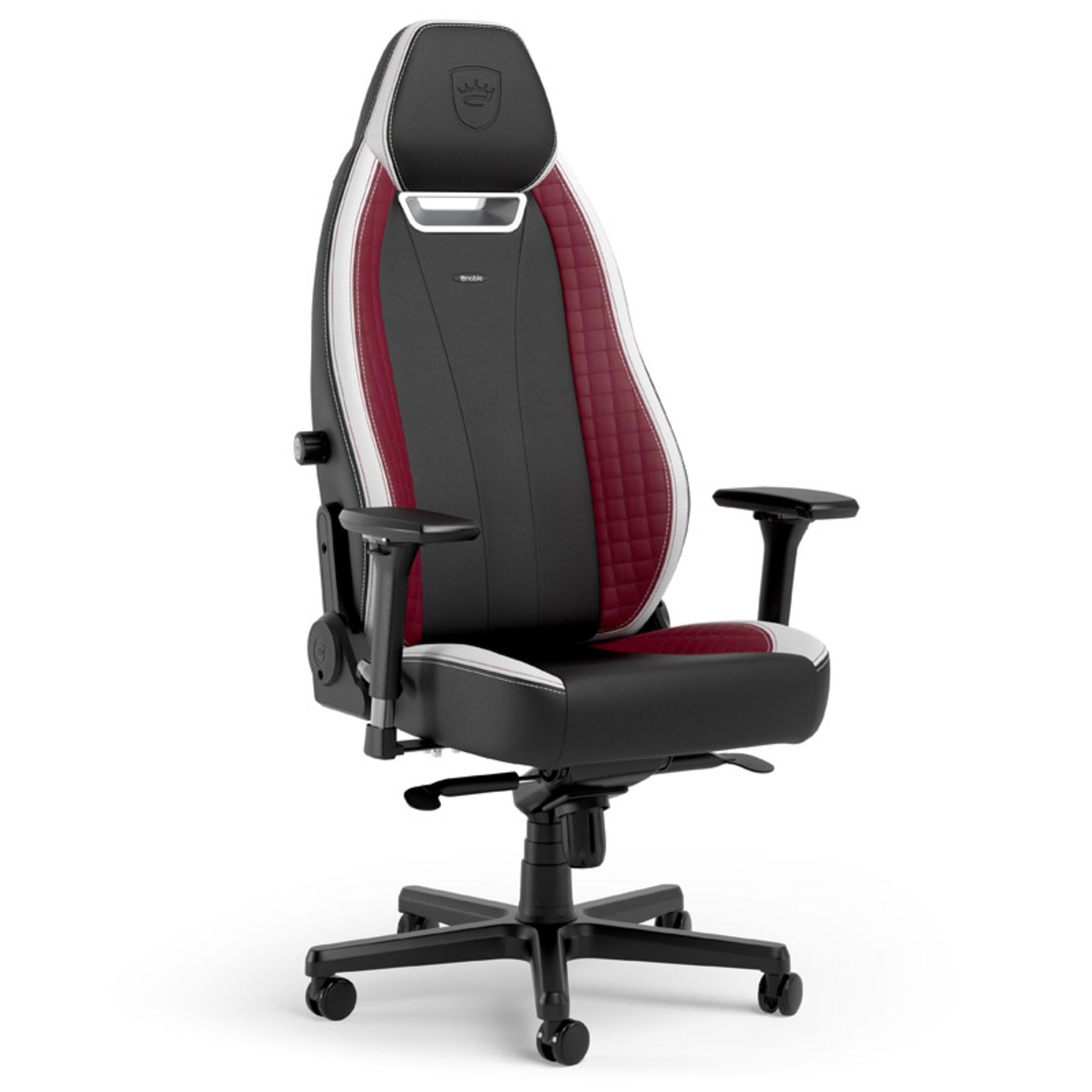 Ein Gaming-Stuhl mit einem schwarz-weiß-burgunderroten Farbschema. Er hat eine Kopfstütze und ein schwarzes Gestell.