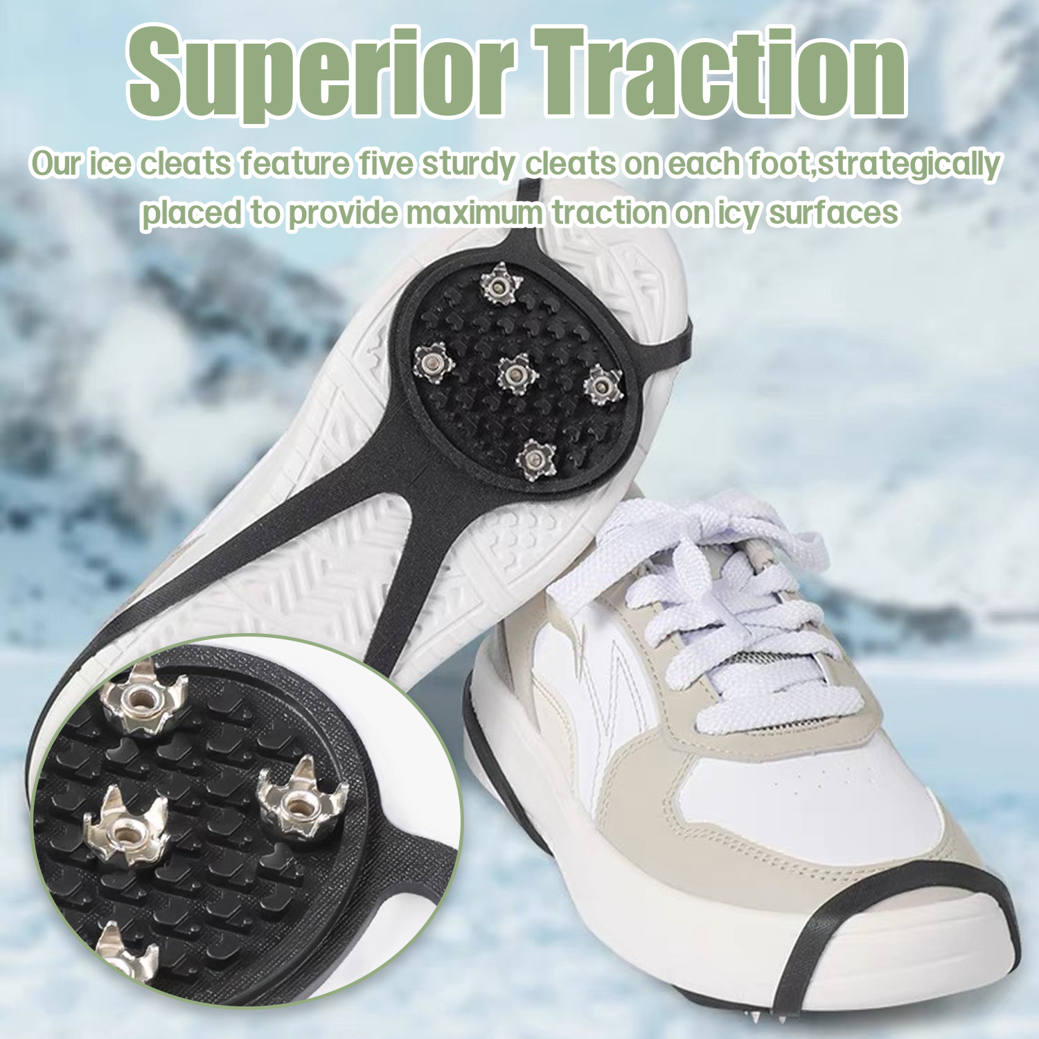 Eis-Spikes auf Schuhen mit Spikes und Text auf verschneitem Hintergrund. Nahaufnahme zeigt Details der Spikes.