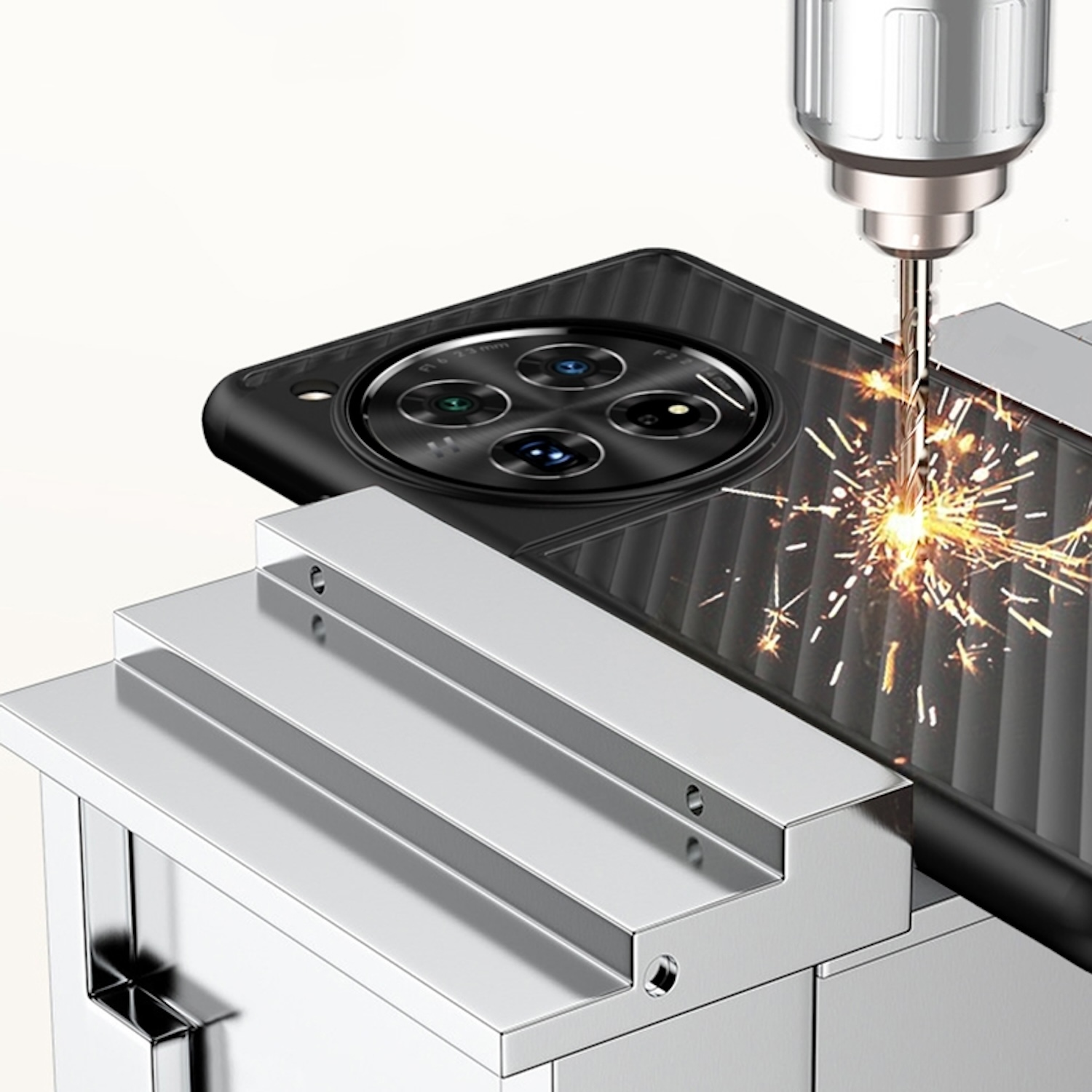 Ein Gerät wird mit Funken gebohrt, auf einer Metalloberfläche, mit einer schwarzen Telefonhülle.