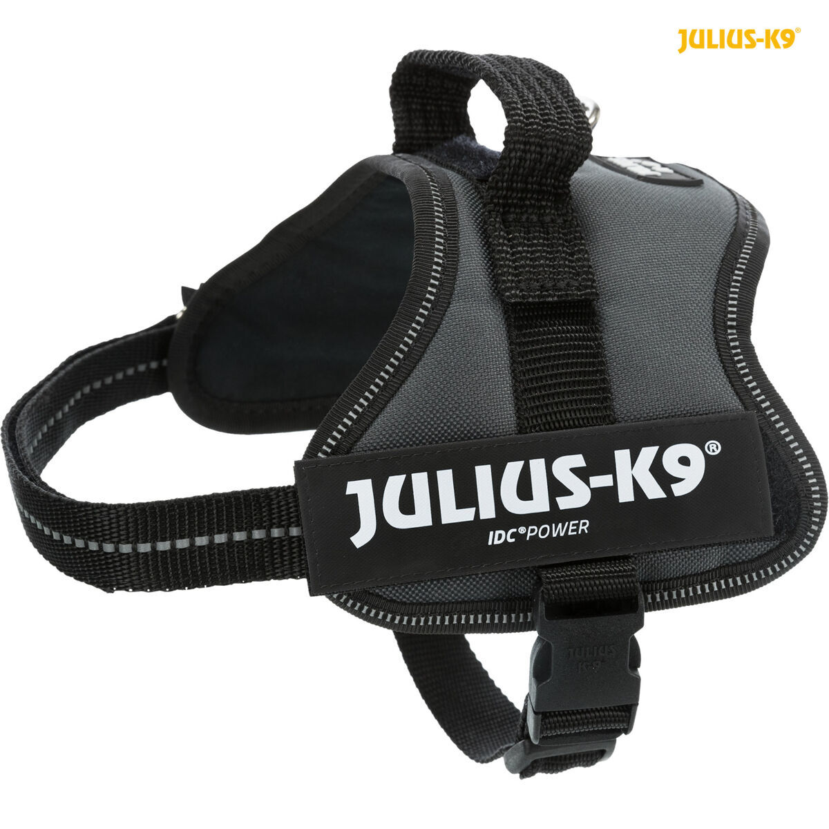 Arnés gris para perros con texto 'JULIUS-K9' en blanco. Presenta una hebilla negra.