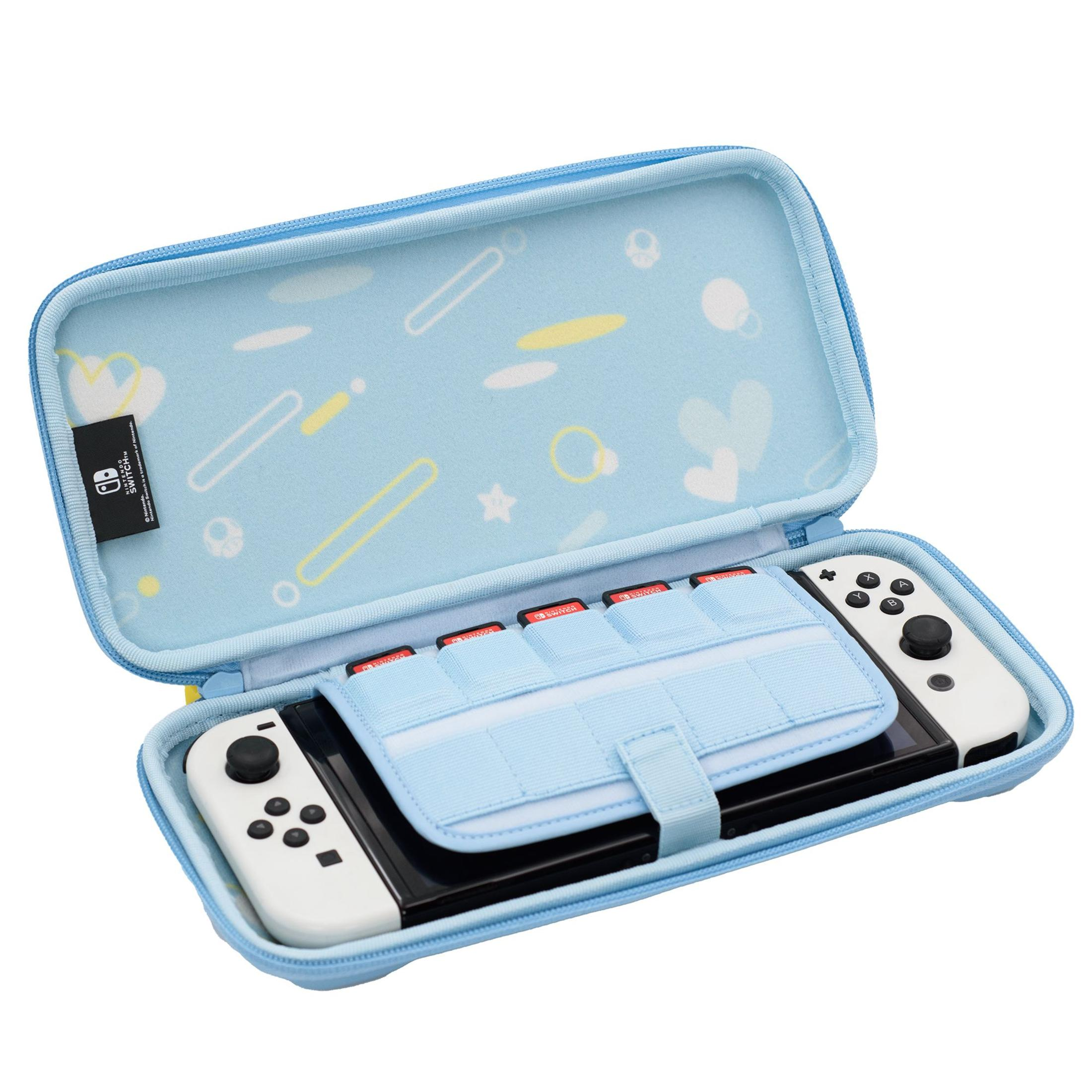 Eine blaue Switch-Hülle, offen, mit einer Switch-Konsole, Controllern und Spielkarten.
