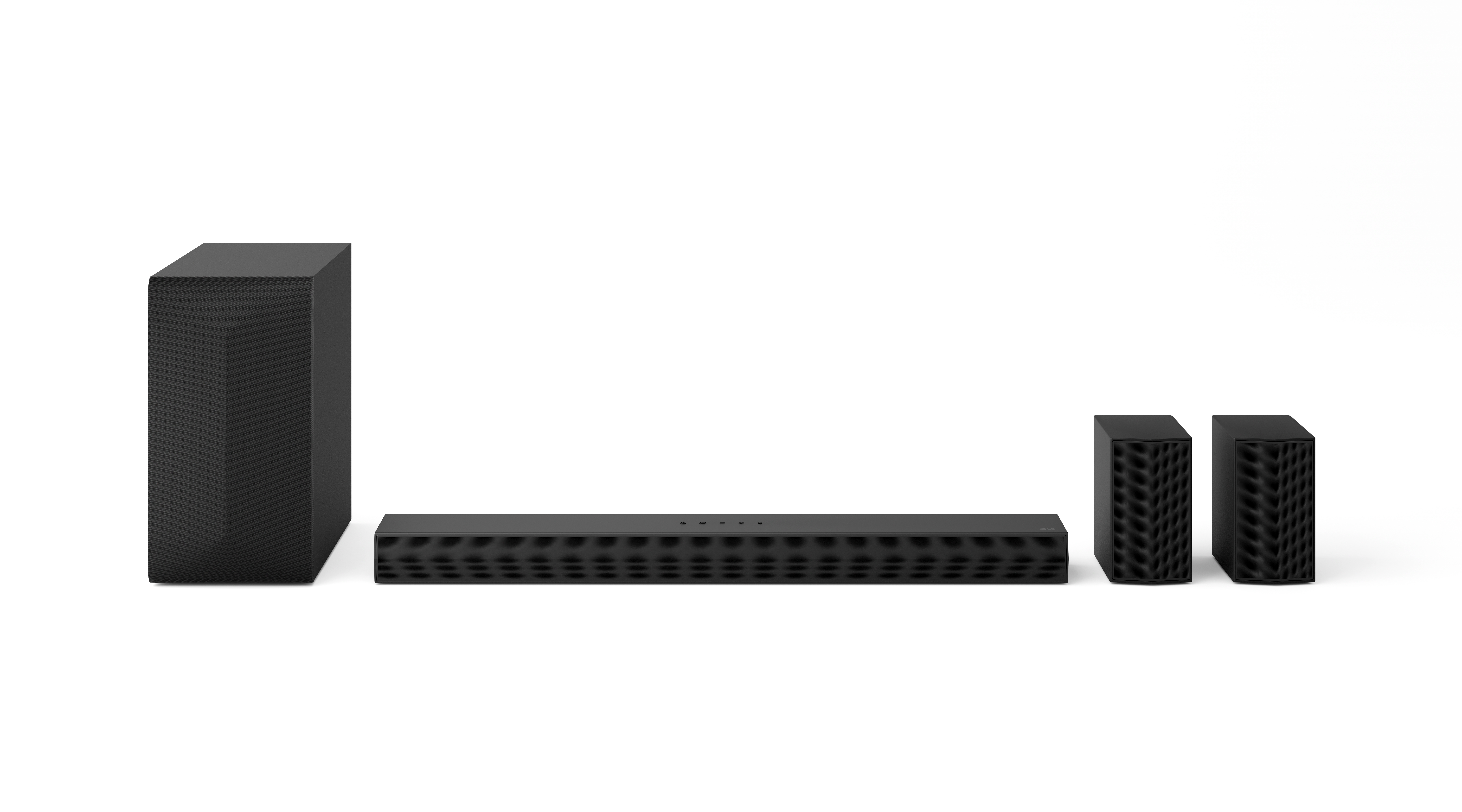 Schwarzes Soundsystem: Soundbar, Subwoofer und zwei Satellitenlautsprecher, auf weißem Hintergrund.