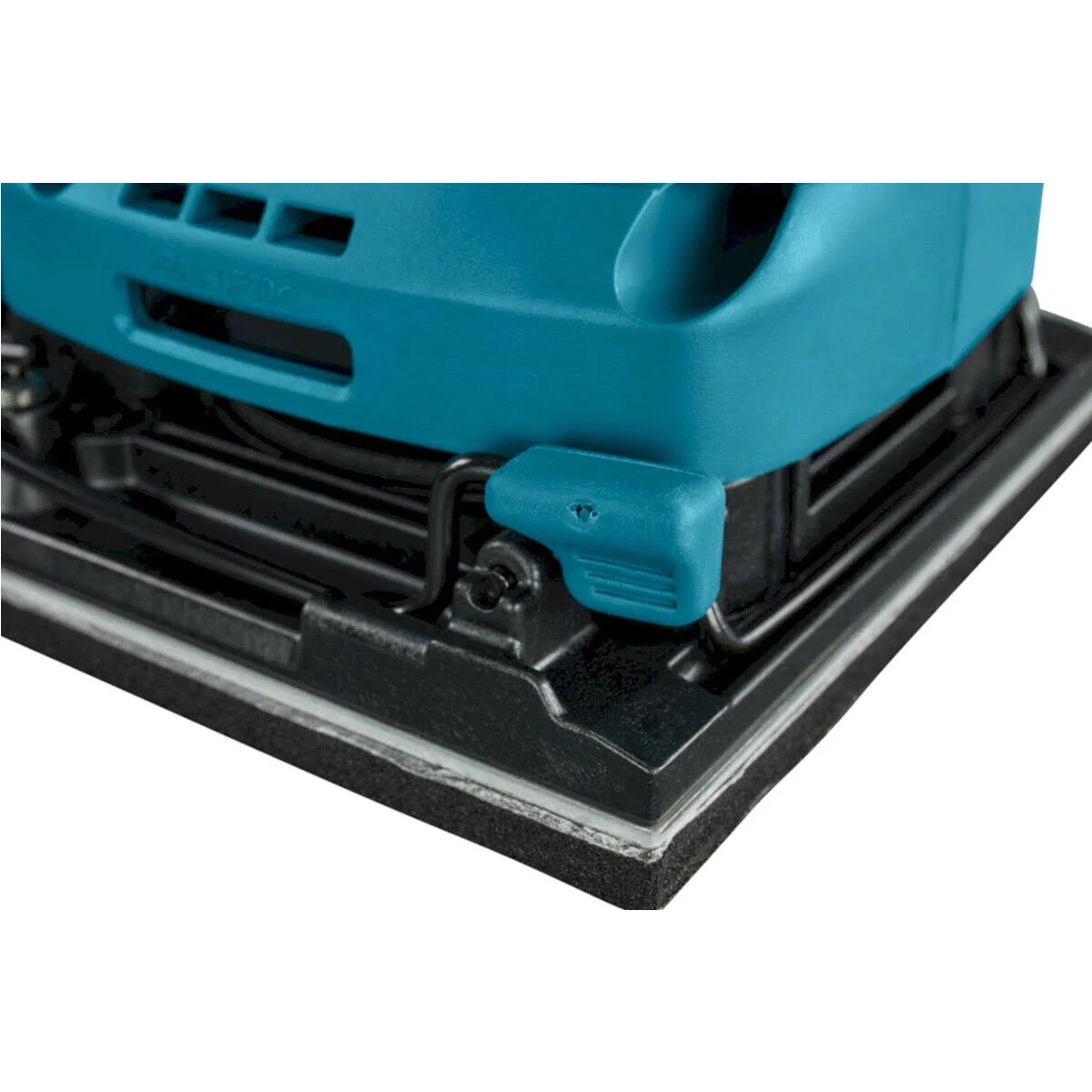 Niebiesko-czarna szlifierka Makita, zbliżenie. Szlifierka jest niebiesko-czarna z czarną podstawą i elementami sterującymi.