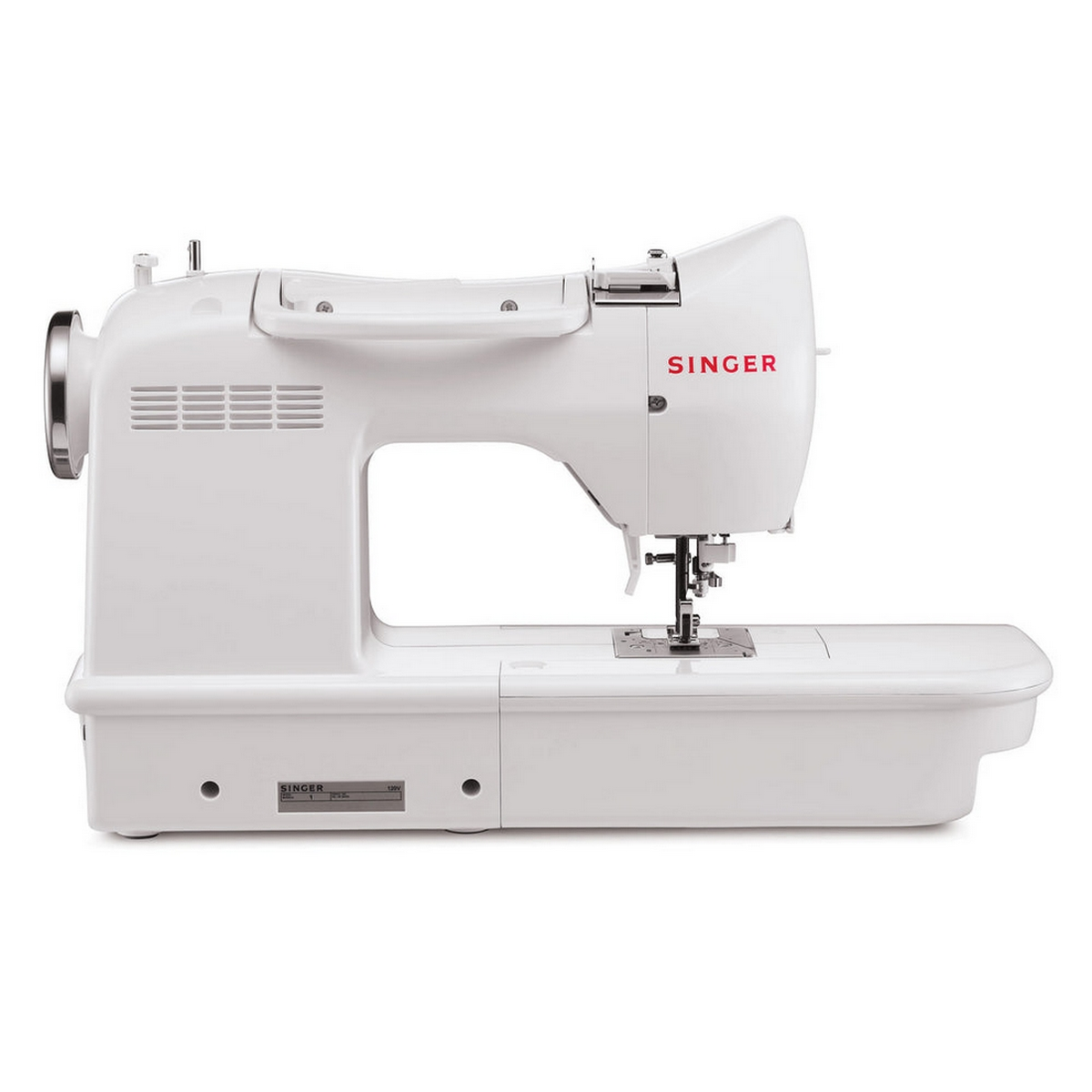 Biała maszyna do szycia Singer na białym tle.