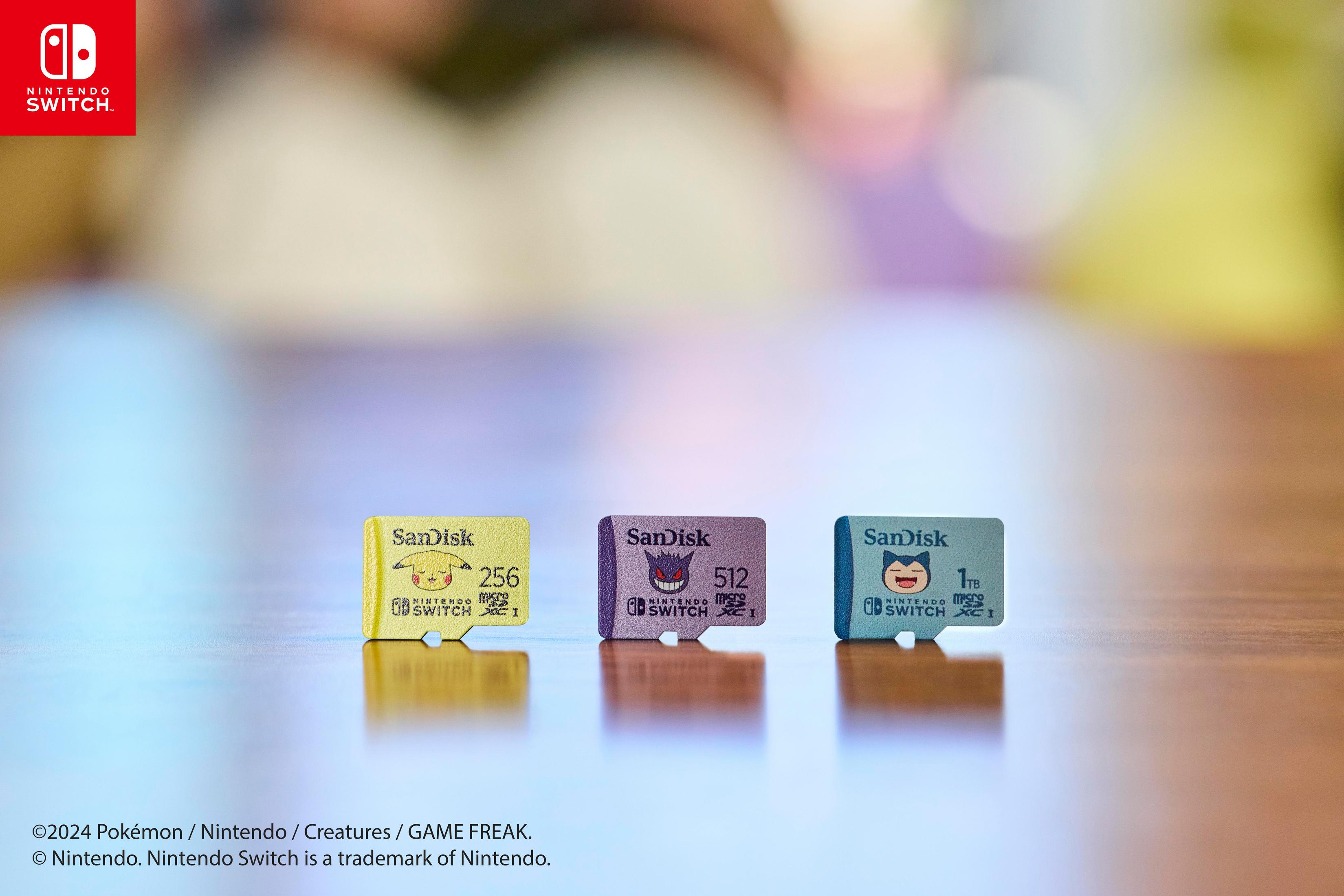 Drei farbige SanDisk microSD-Karten mit Nintendo Switch-Branding auf Holzoberfläche.