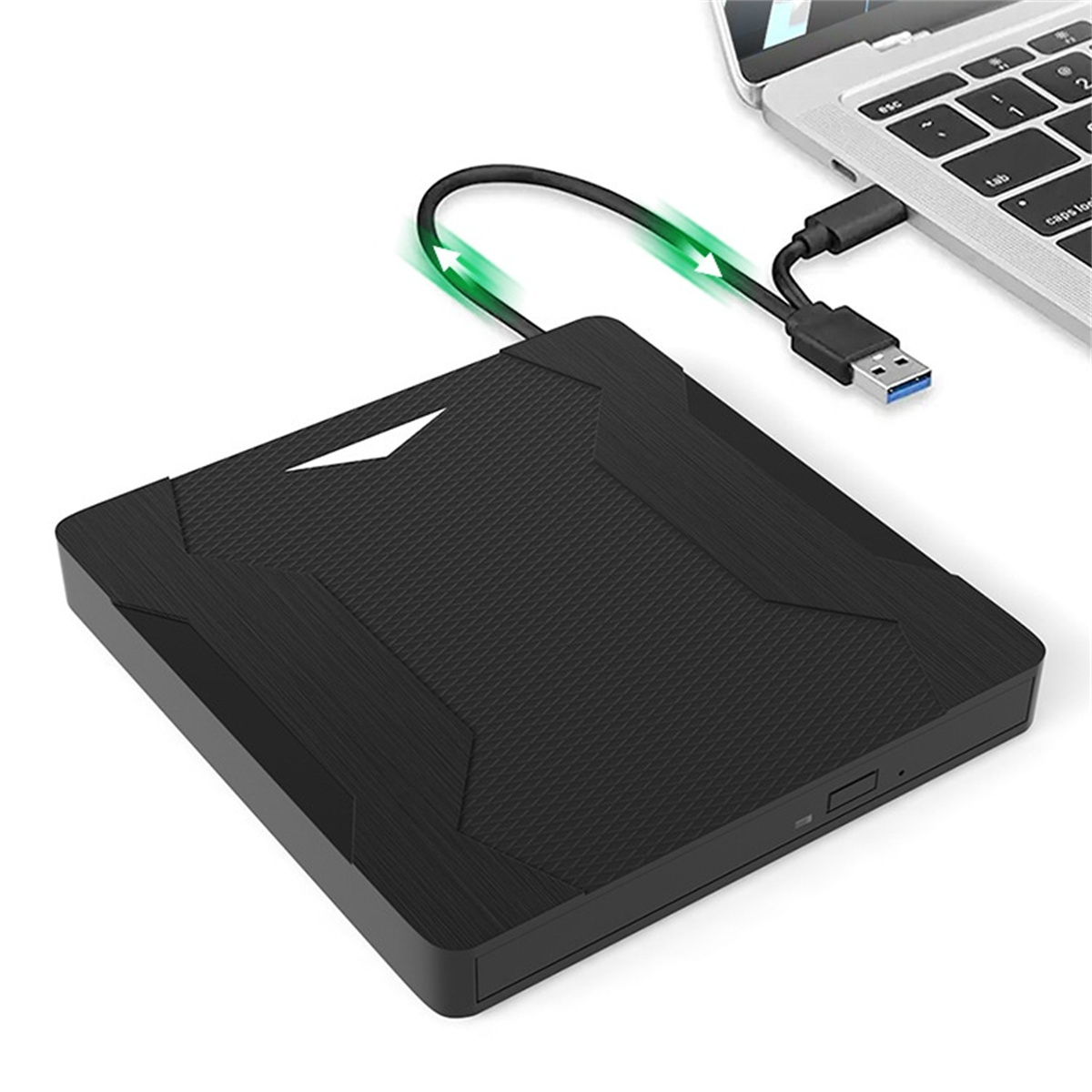 Schwarze externe Festplatte, über USB-Kabel mit Laptop verbunden, Tastatur sichtbar.