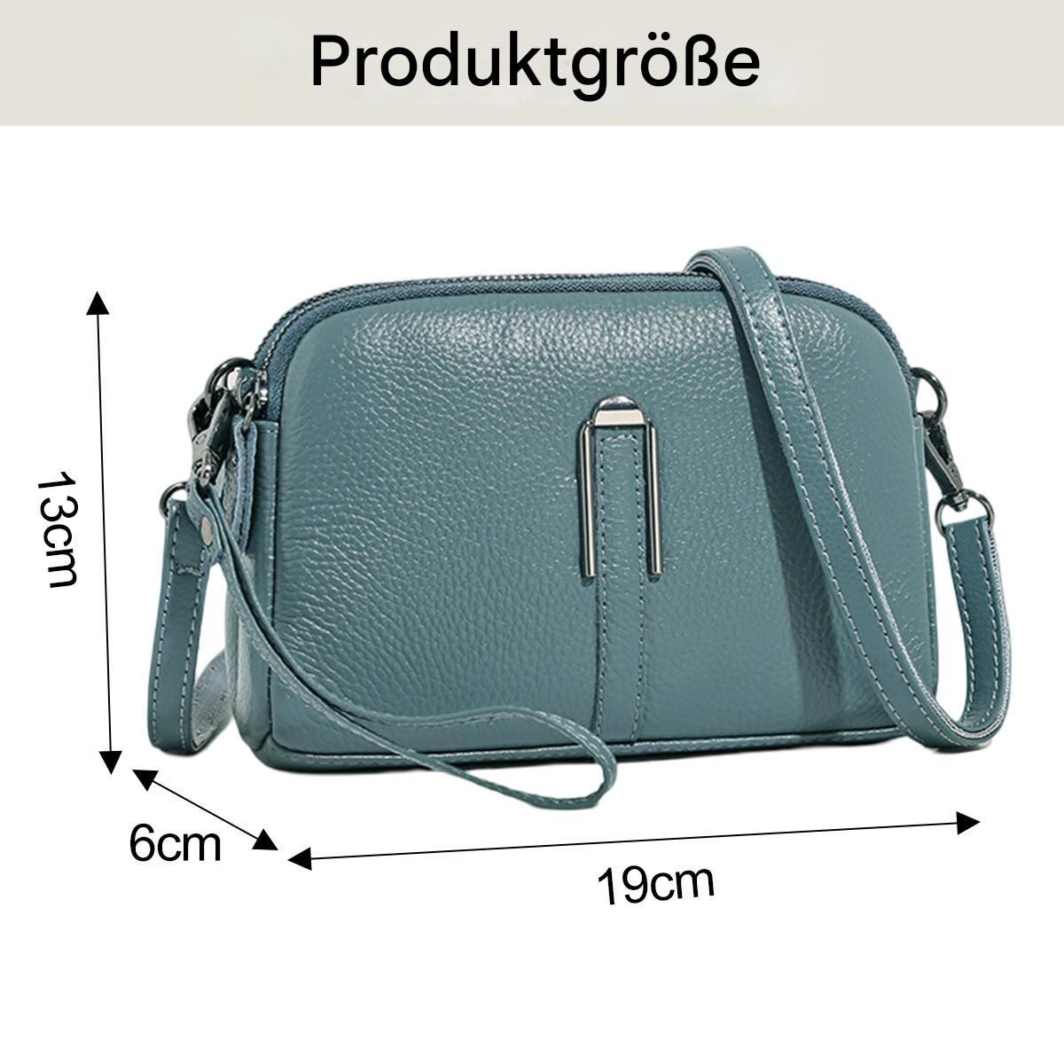 Blaue Tasche mit beschrifteten Abmessungen. Sie hat einen Reißverschluss und einen langen Riemen. Maße sind 13 cm, 6 cm und 19 cm.