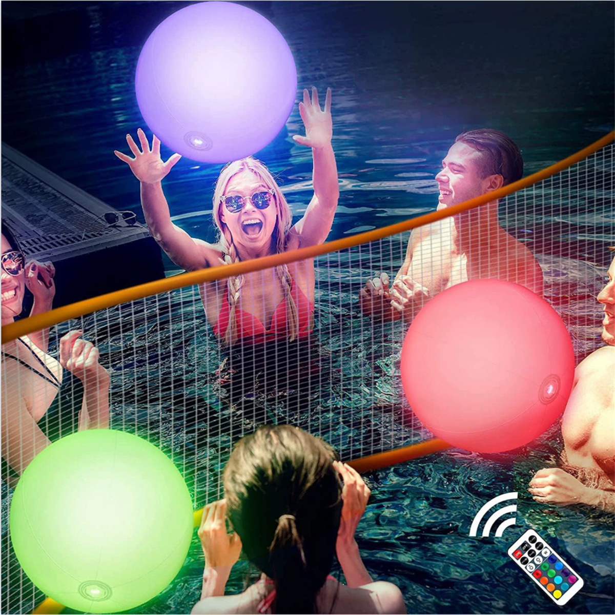 Leute spielen mit leuchtenden Strandbällen in einem Pool. Die Bälle leuchten pink, lila und grün. Ein Netz ist oben.