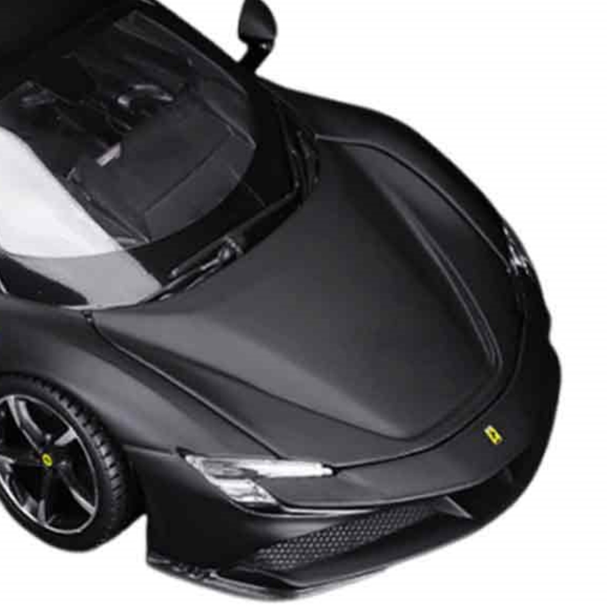 Ein schwarzes Spielzeugauto mit schnittigem Design, im Studio vor weißem Hintergrund.