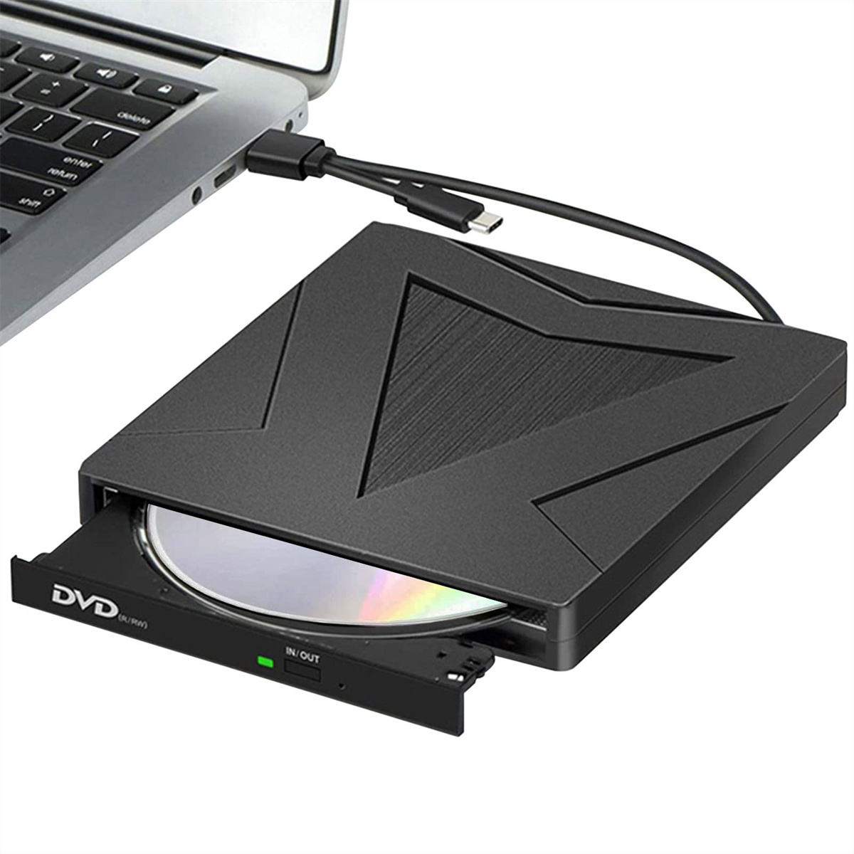 Schwarzes externes DVD-Laufwerk, das über ein USB-Kabel mit einem Laptop verbunden ist.