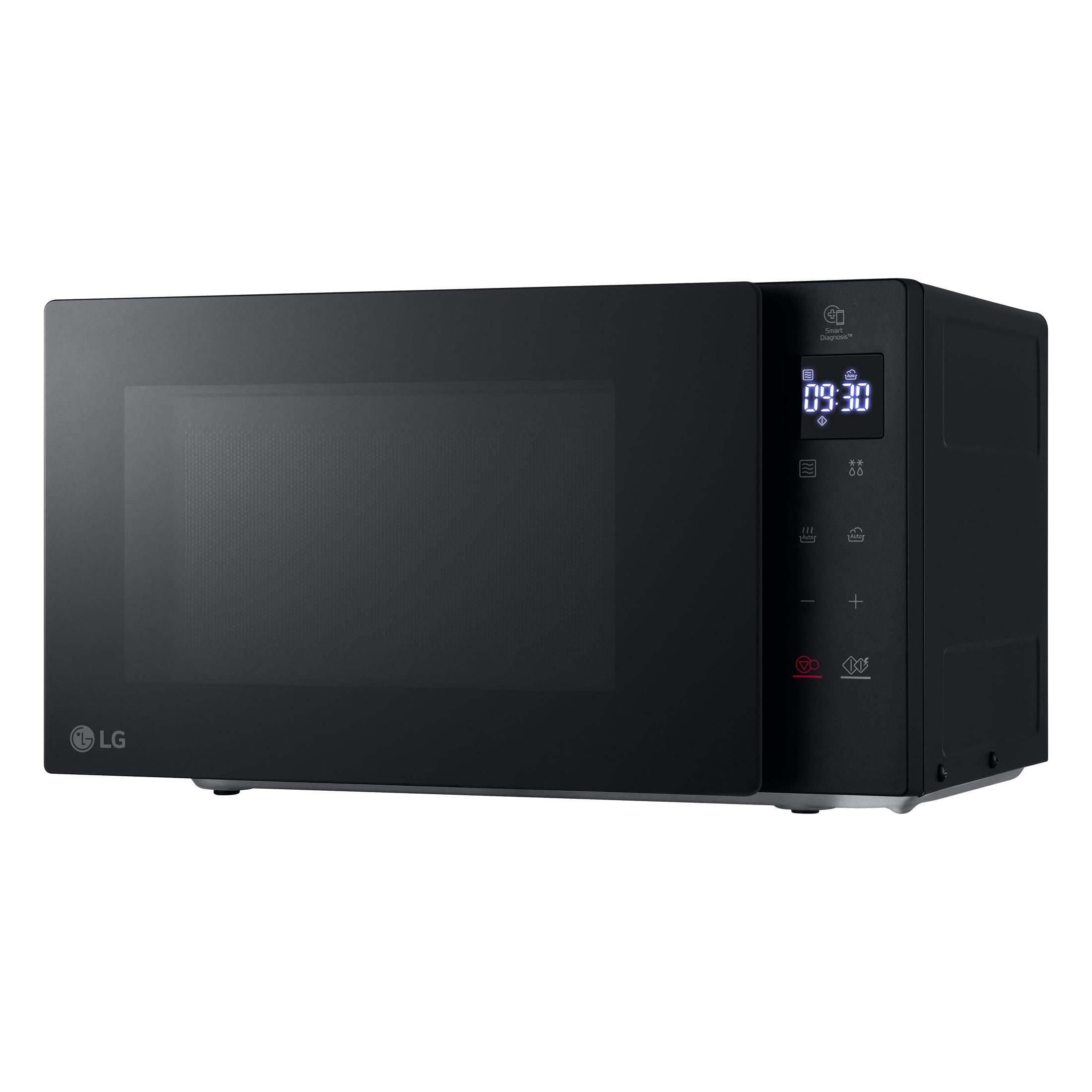 Forno a microonde nero con display digitale che mostra l'ora e il pannello di controllo.
