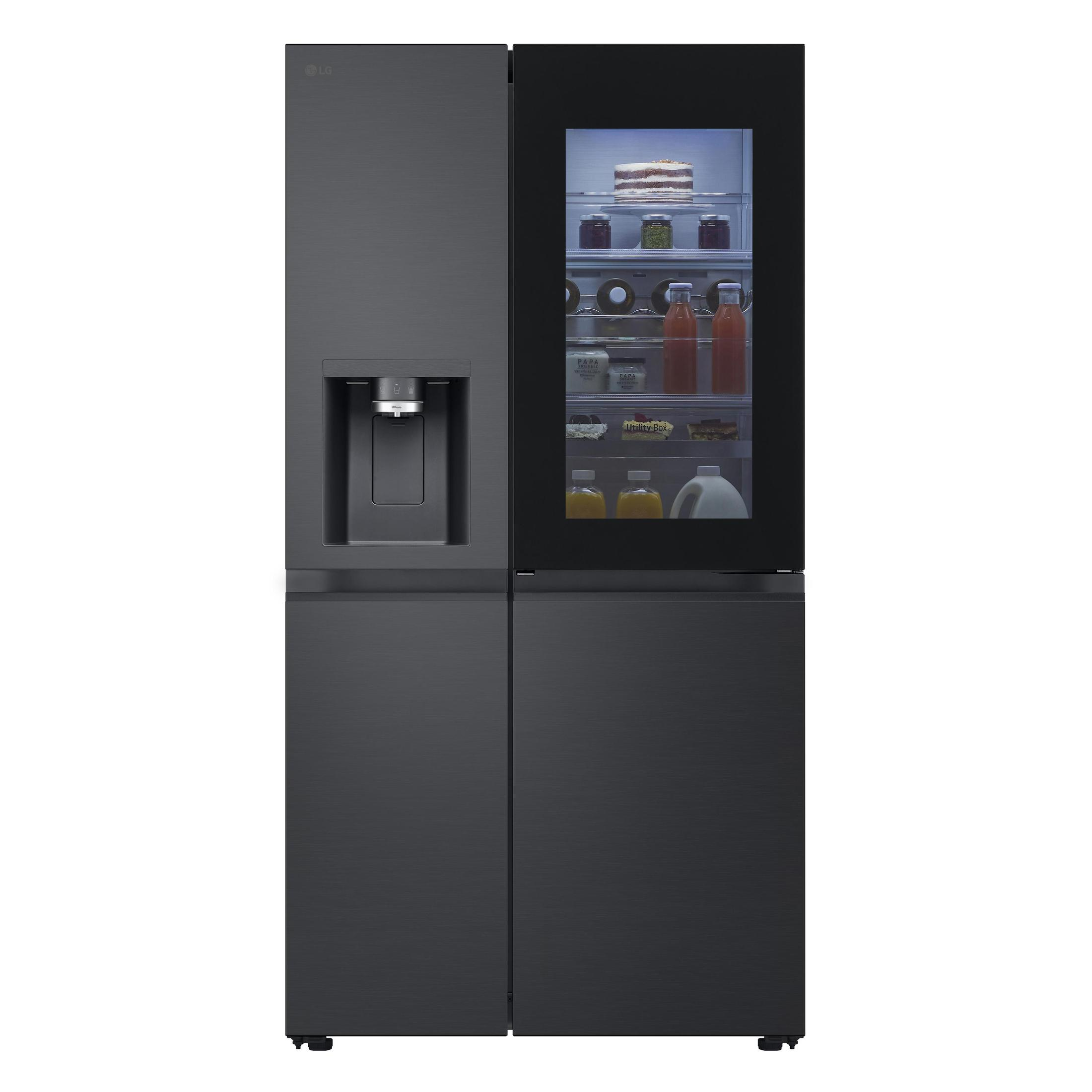 Schwarzer Kühlschrank mit Wasserspender. Er hat zwei Türen links und zwei rechts.