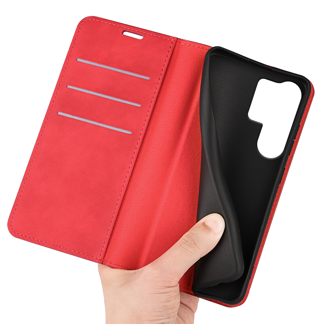 Une coque de téléphone rouge est ouverte pour montrer l'intérieur et un téléphone. Une main la tient.