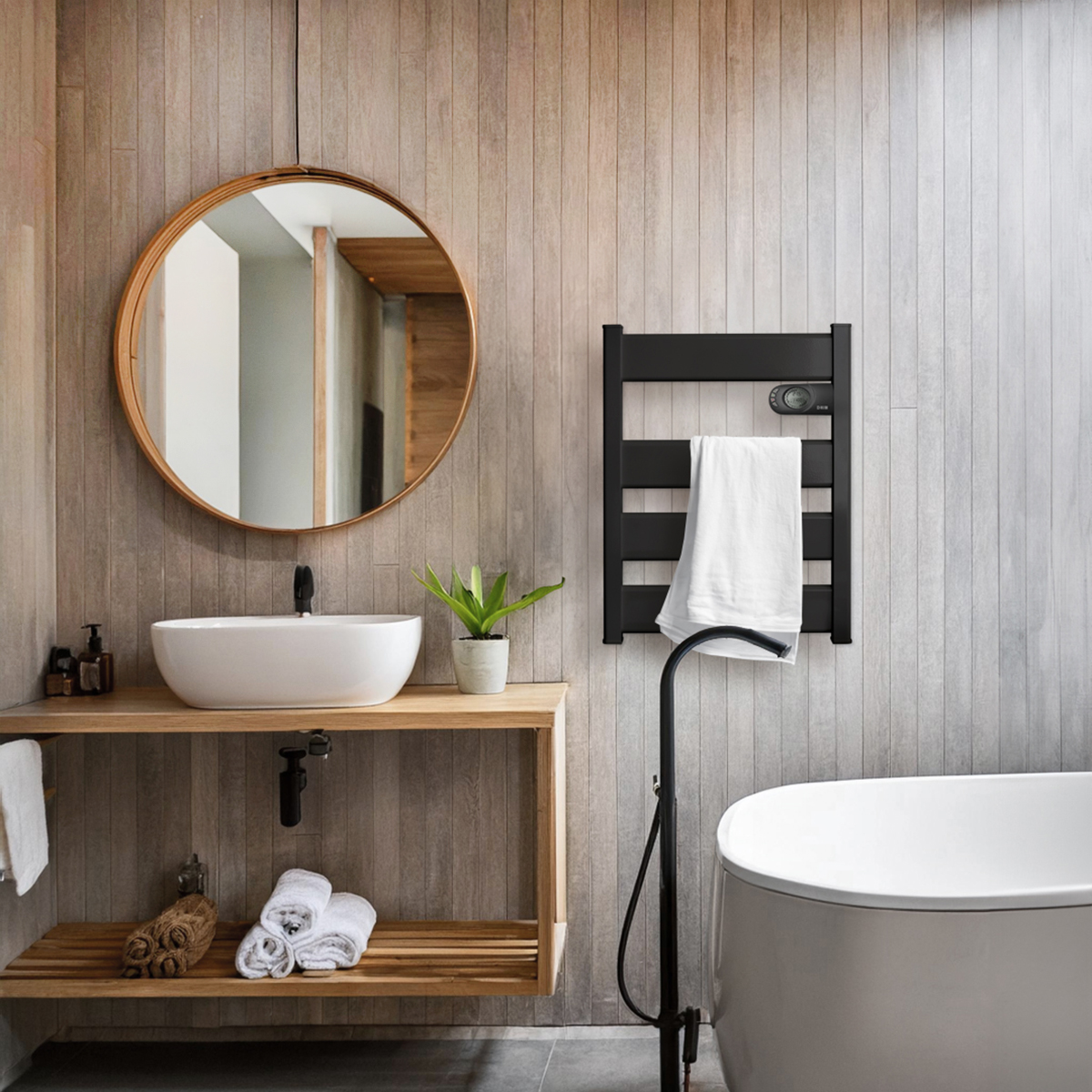 Baño con espejo redondo, estante de madera con lavabo y toallero negro. Bañera a la derecha.