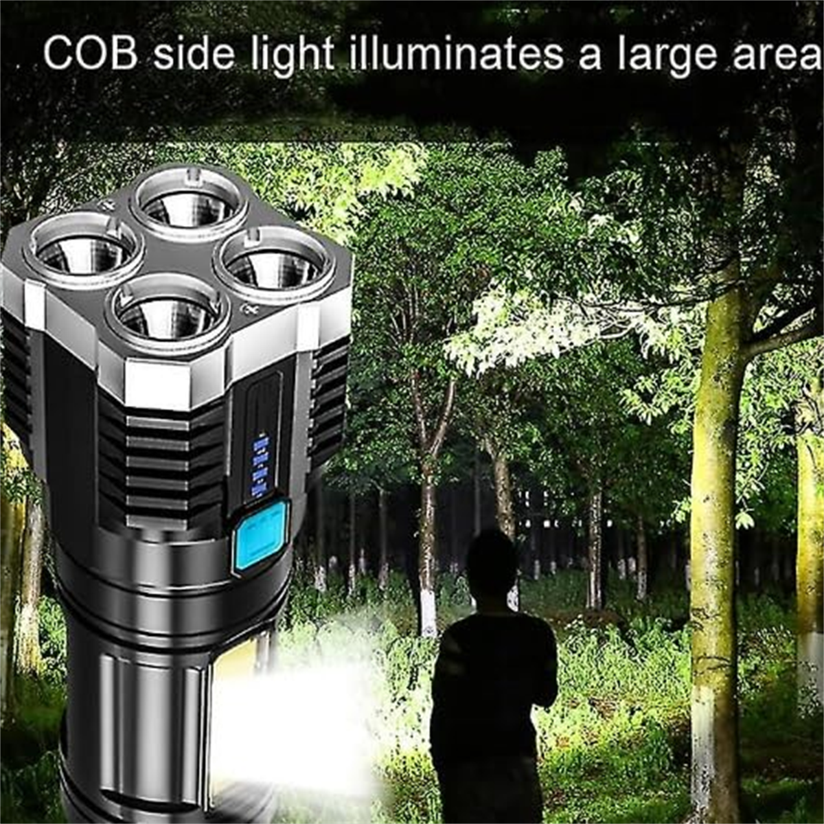 Silberne Taschenlampe, beleuchtet Bäume und eine Person in einem dunklen Wald. Licht fokussiert auf Bäume.