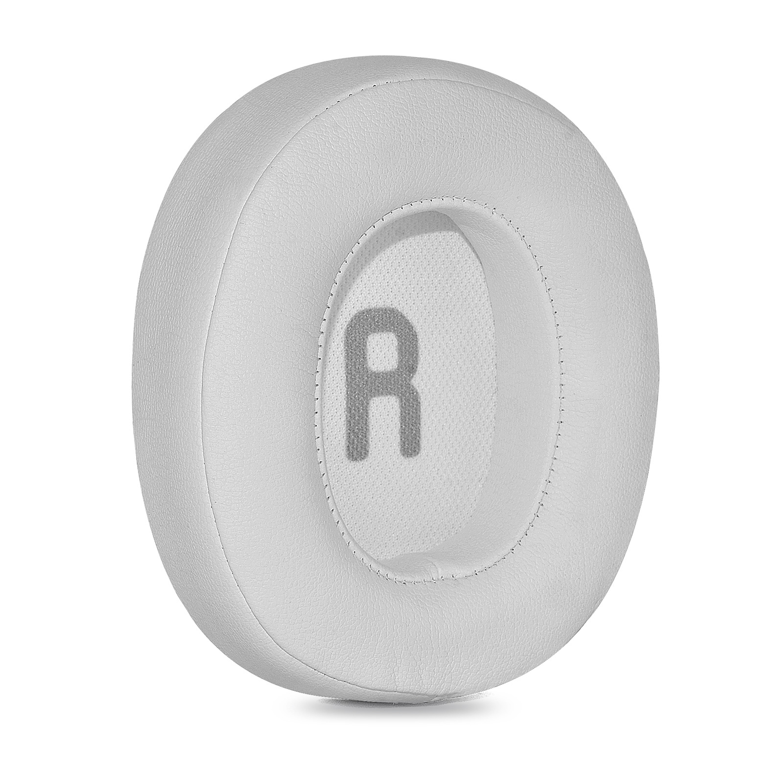 Biała, okrągła poduszka nauszna do słuchawek z szarą literą "R" na środku.