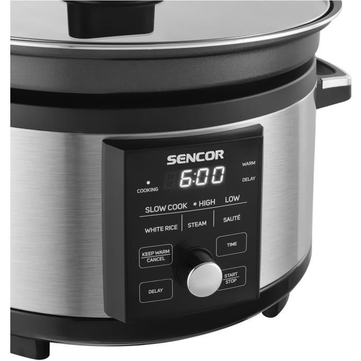 Ein Slow Cooker mit Digitalanzeige, die Zeit anzeigt, Bedienfeld und Deckel auf weißem Hintergrund.