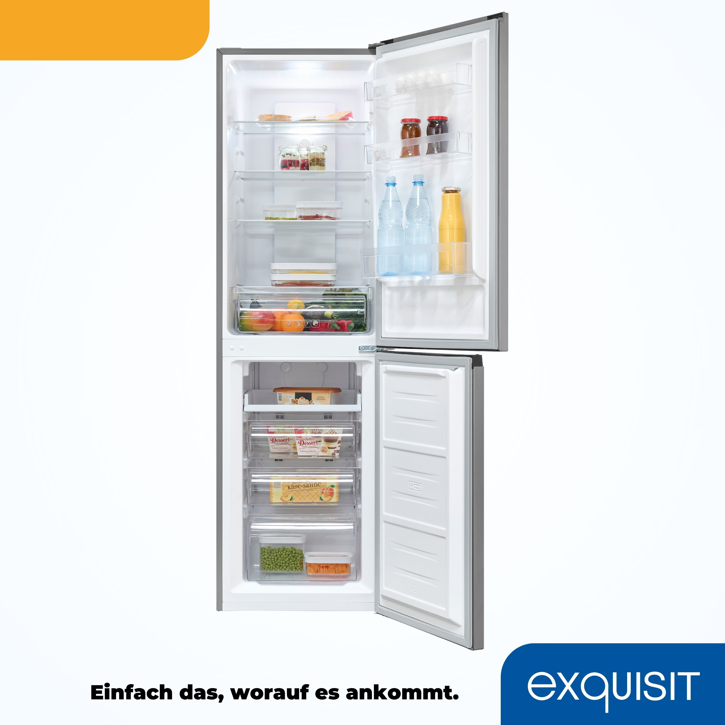 Un refrigerador con puertas abiertas, mostrando el interior con estantes y contenido.