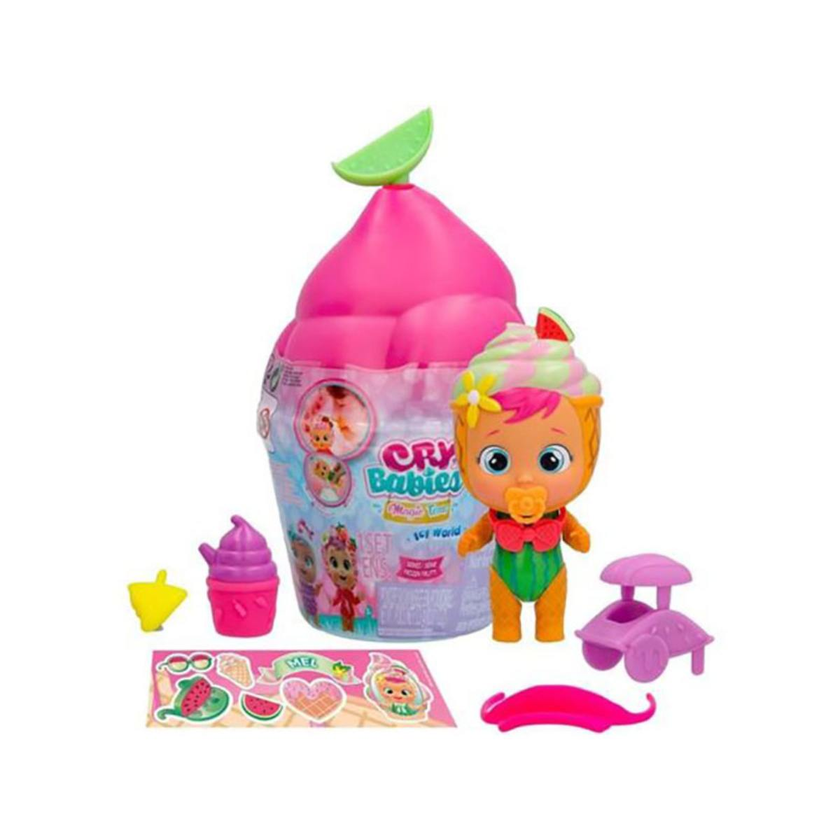Una bambola Cry Babies con accessori. La bambola ha un ciuccio, un cono gelato, gelato rosa e un carrello.