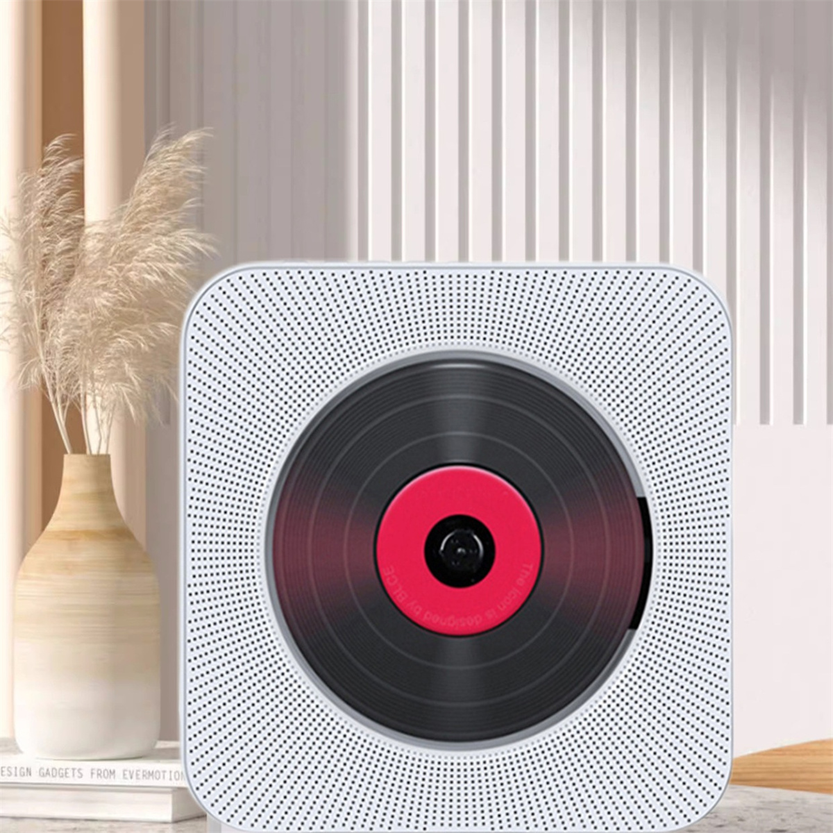 Ein weißer Lautsprecher mit Vinyl-Design. Roter Mittelpunkt und weißes Äußeres.