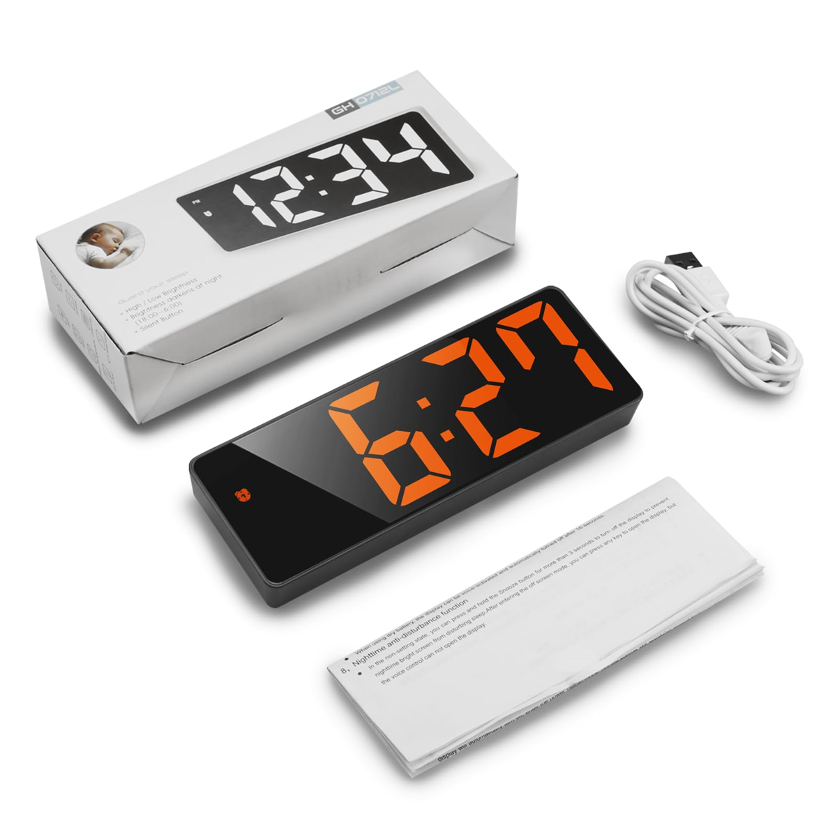 Schwarzer digitaler Wecker mit orangefarbener Anzeige. Weiße Box oben, Anweisungen unten und ein USB-Kabel.