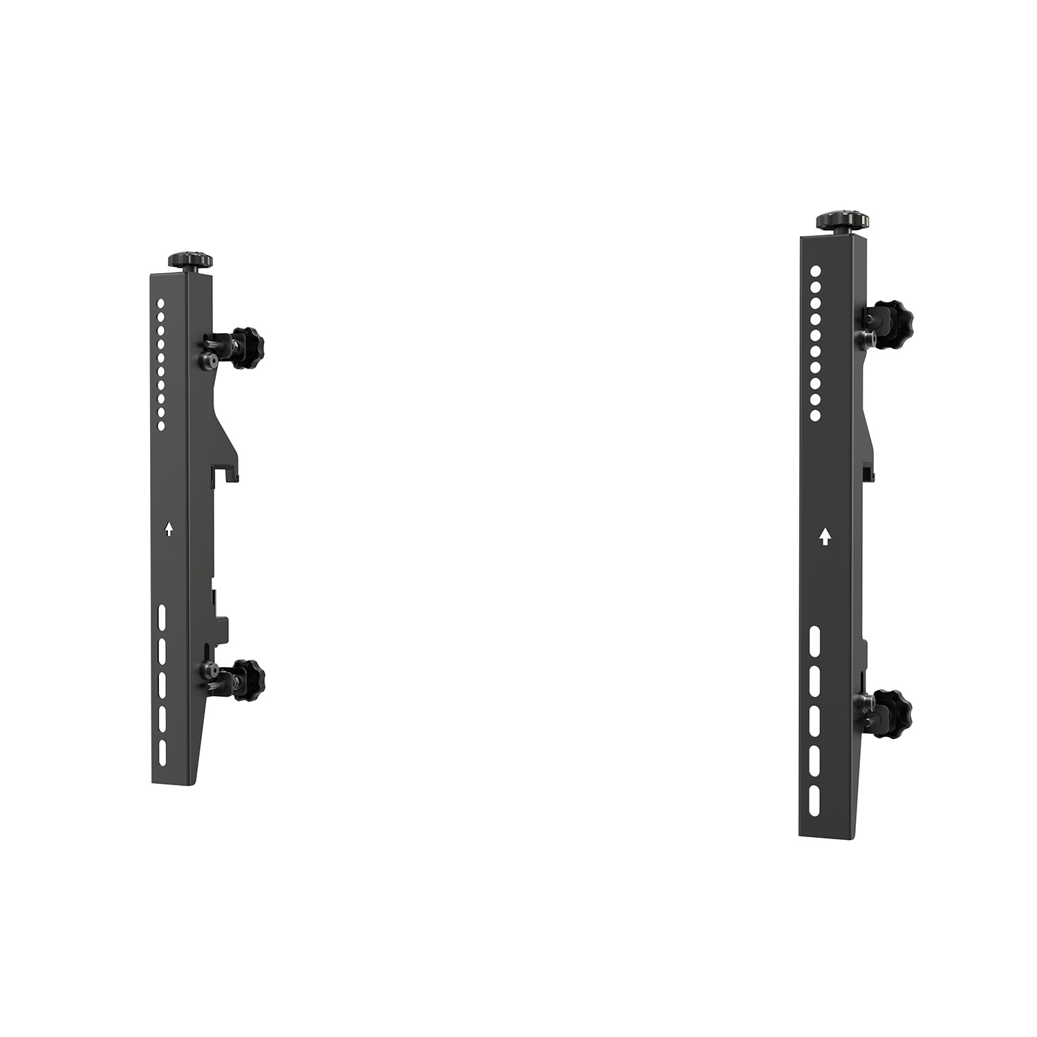 Dos soportes de montaje para TV negros, con tornillos de ajuste, orientación vertical y flechas.