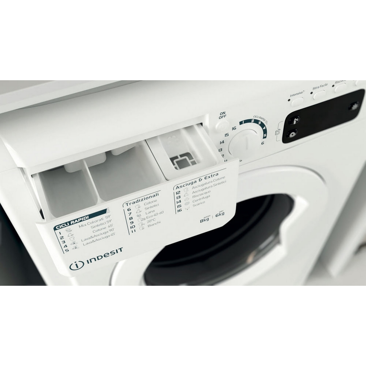 Weiße Waschmaschine mit geöffneter Waschmittelschublade und Bedienfeld, Nahaufnahme.