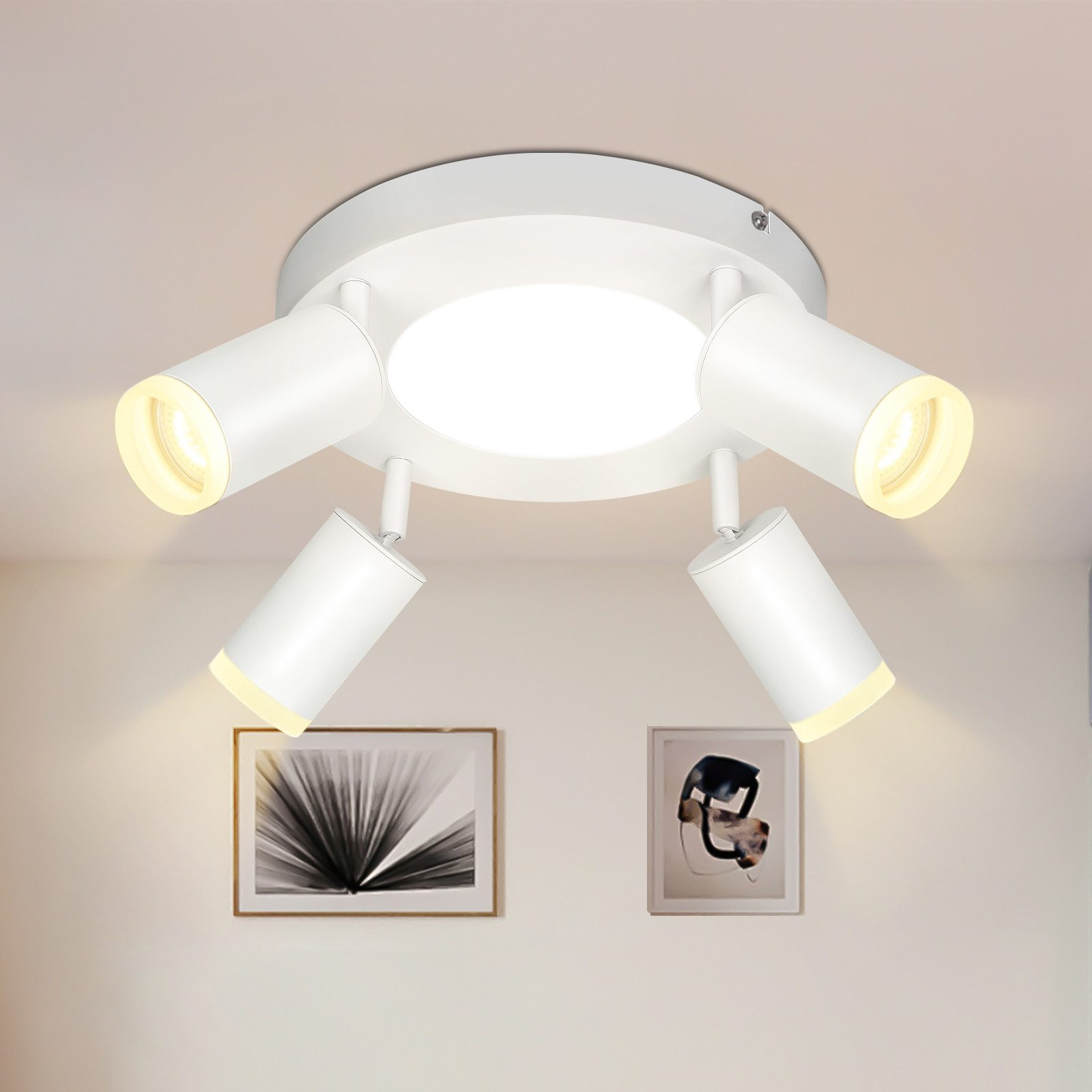 Platfondiera bianca con quattro faretti regolabili, che illuminano il soffitto e la stanza sottostante.