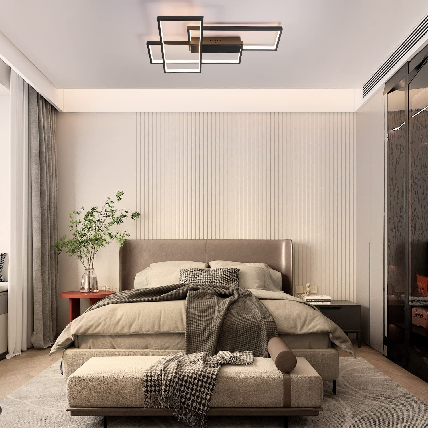 Nowoczesna sypialnia z dużym łóżkiem, stolikami nocnymi i lampą sufitową. Neutralne kolory i nowoczesny design.