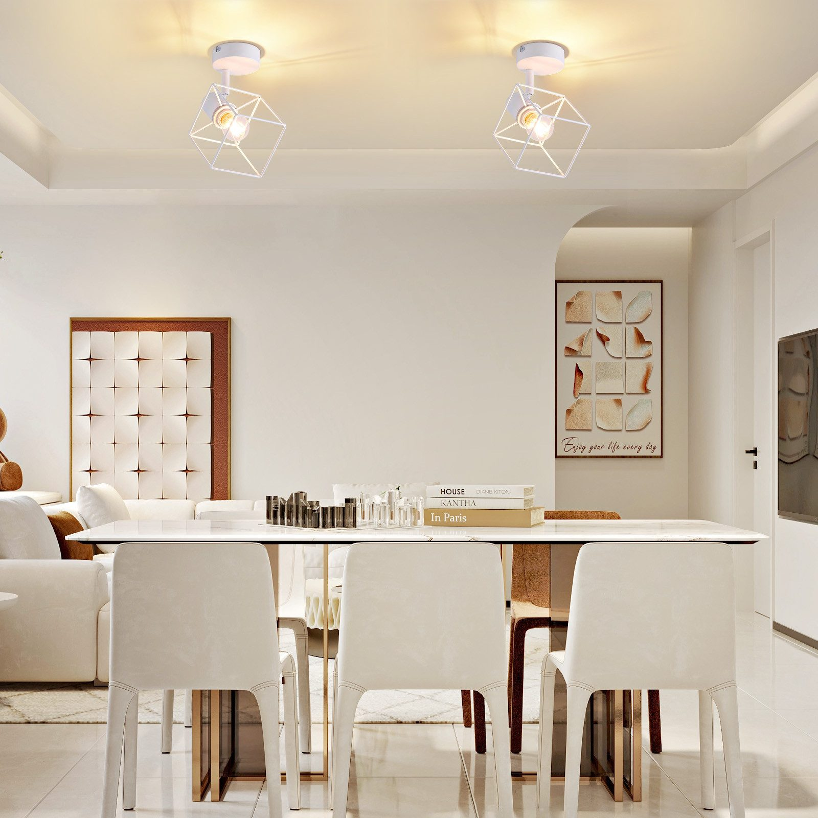 Scena di sala da pranzo moderna con due luci a soffitto geometriche bianche sopra un tavolo bianco. Sedie e decorazioni bianche.