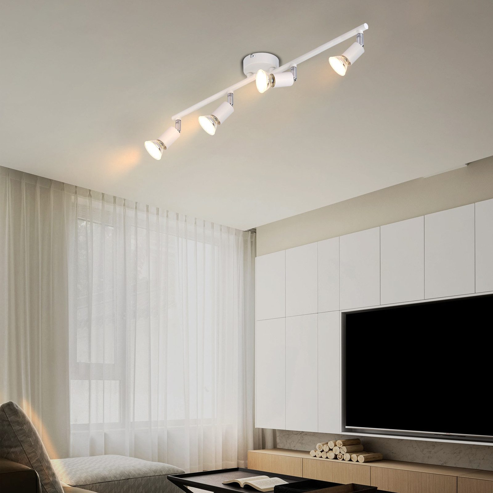 Soffitto con faretti multipli in un soggiorno moderno. Design bianco e minimalista.