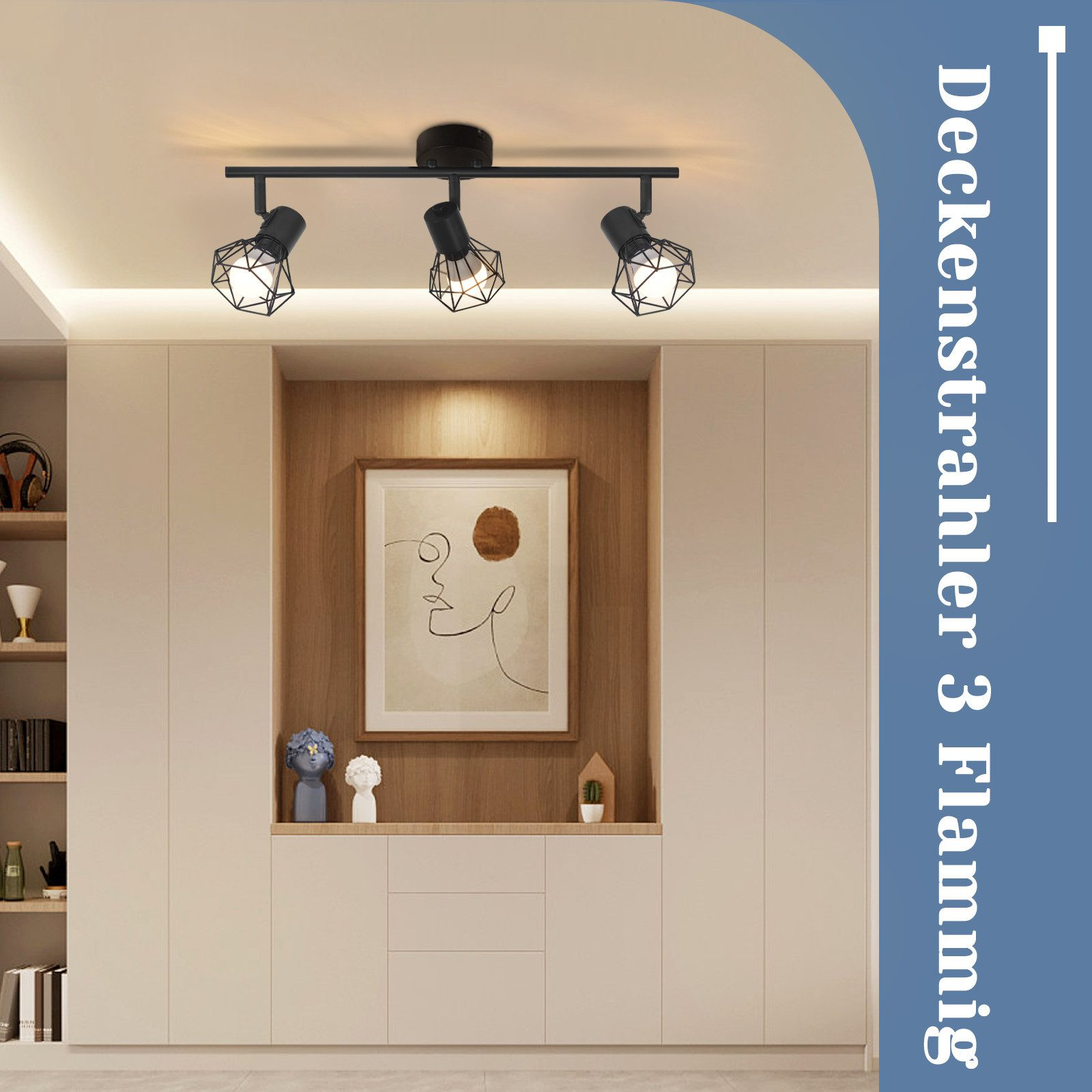 Soffitto con tre faretti neri, un quadro e oggetti decorativi. Pannello blu a destra.
