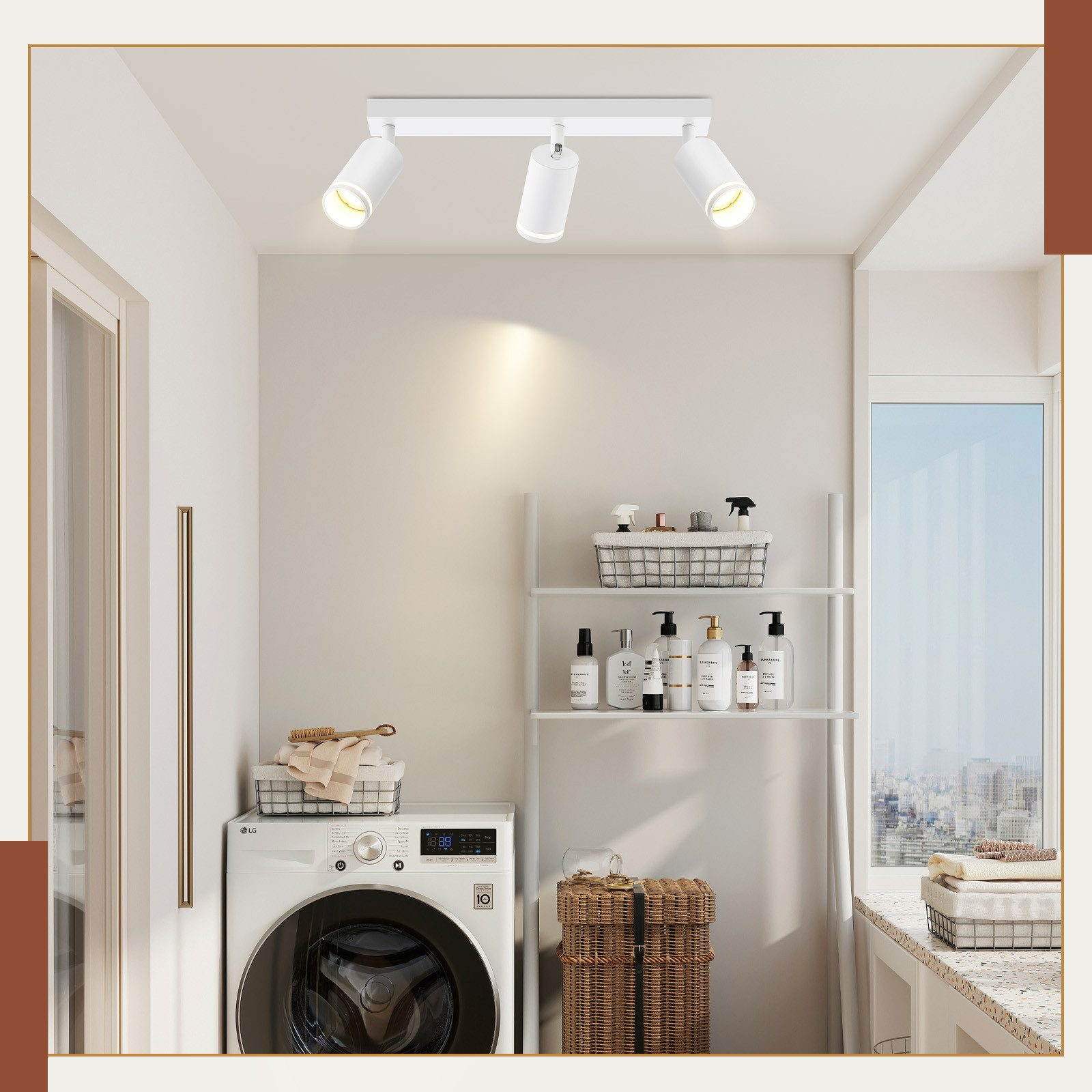 Pralnia z białą lampą sufitową i pralką. Jest półka z butelkami.