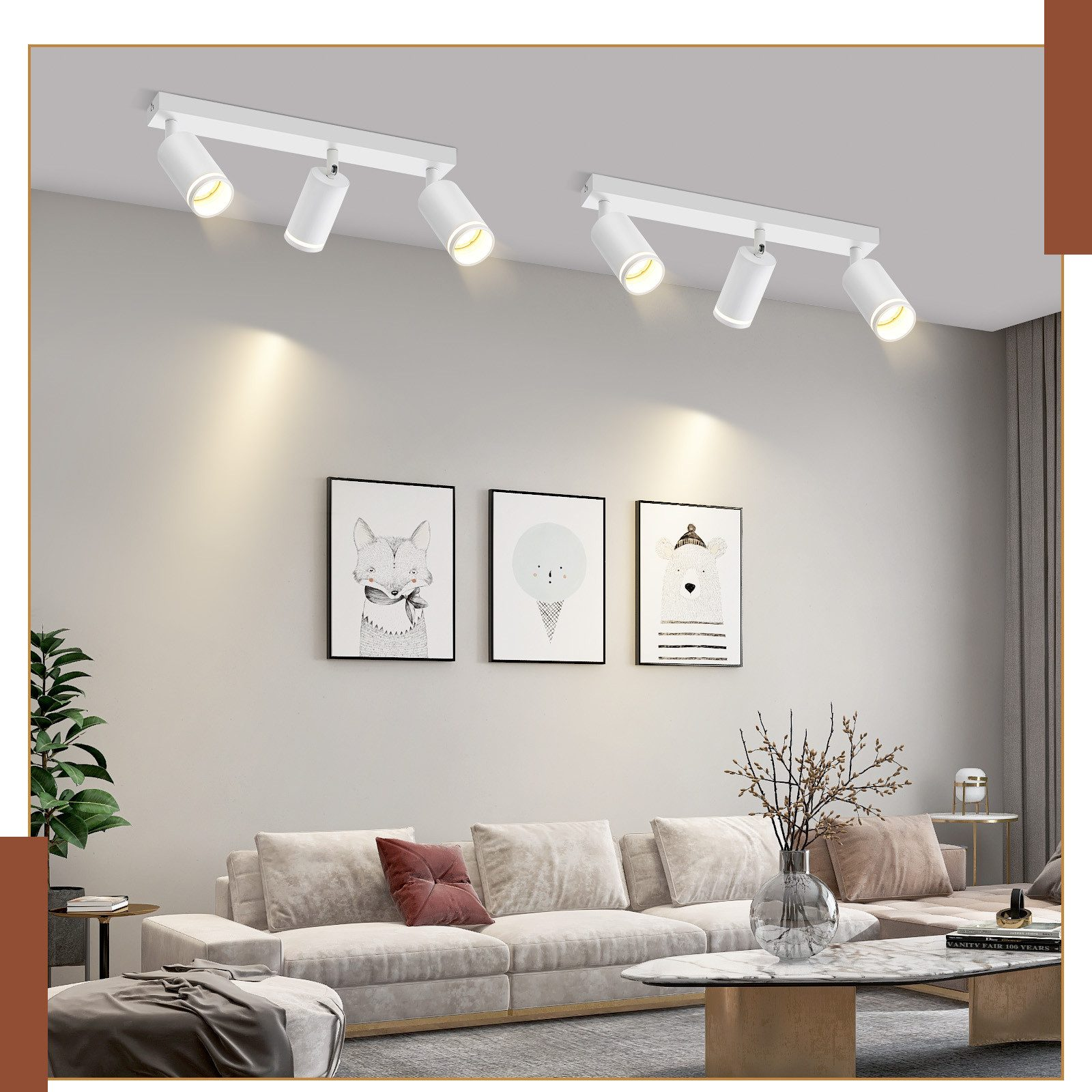 Due faretti a soffitto sopra un divano. Tre quadri sono sulla parete. Schema di colori neutri nella stanza.
