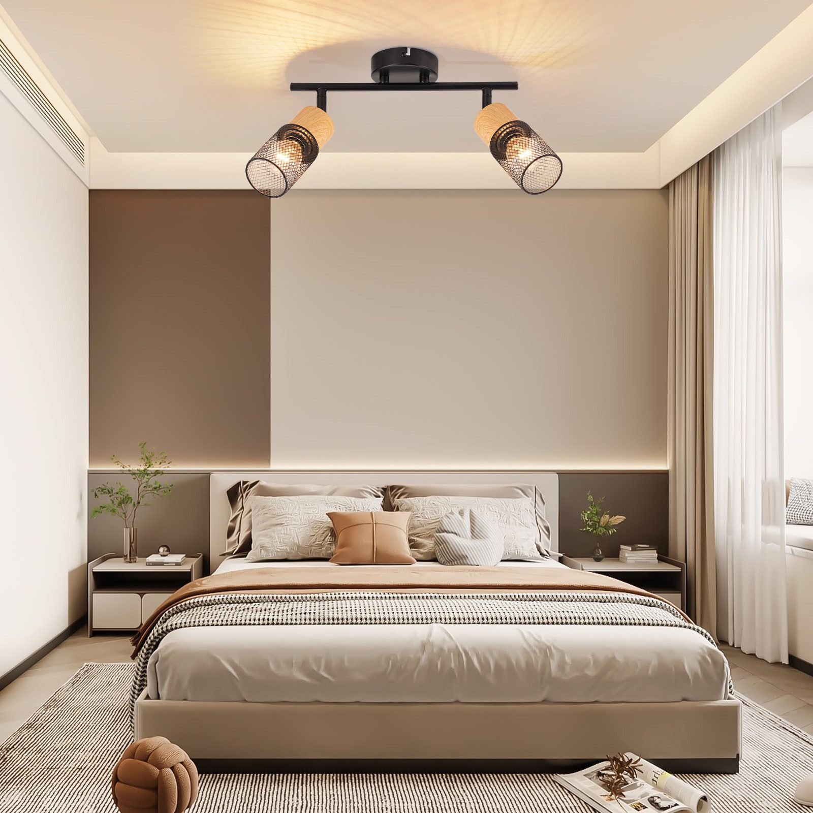 Sypialnia z reflektorami, łóżkiem i stolikami nocnymi. Dwa światła są włączone, oświetlając łóżko.