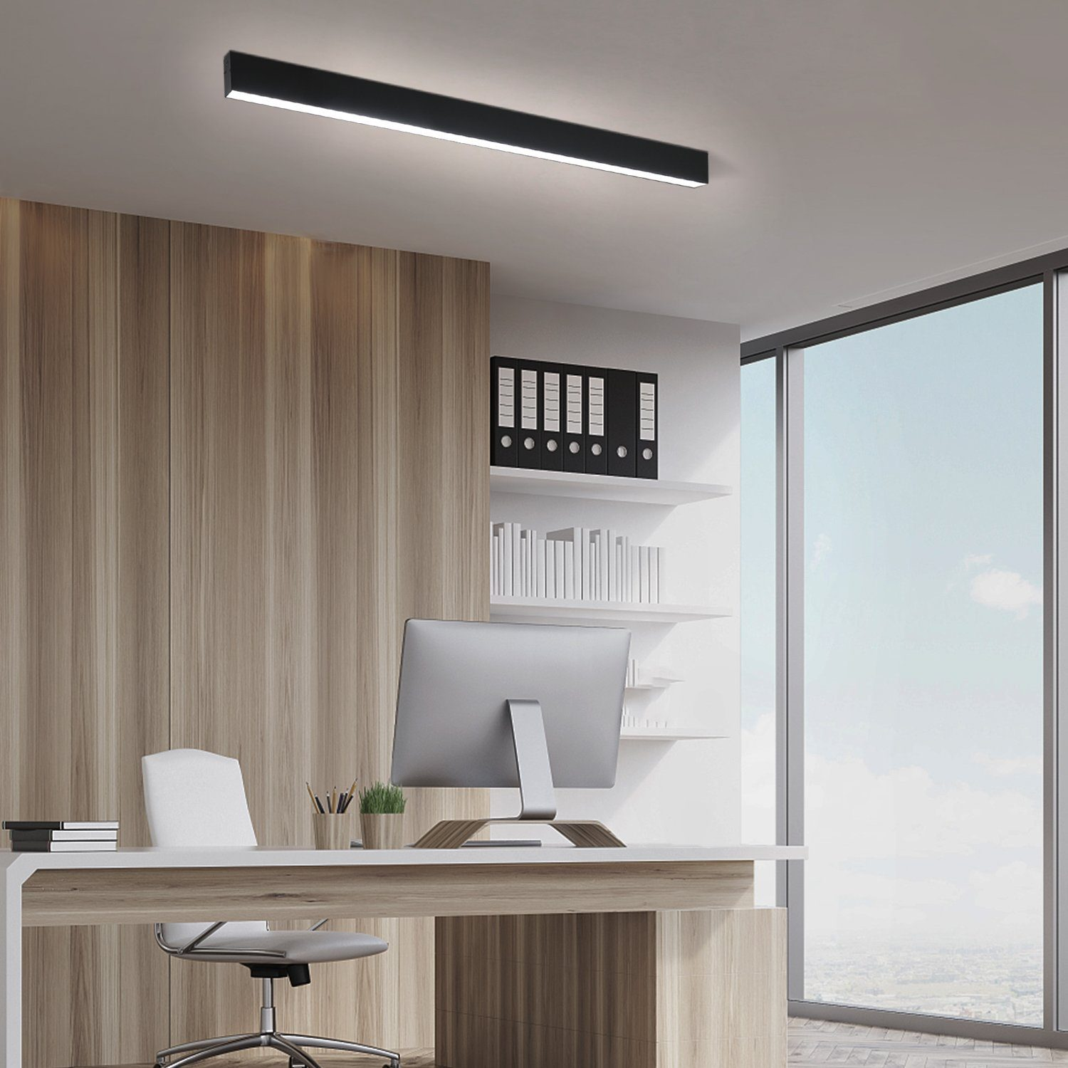 Lunga lampada da soffitto lineare nera in un ambiente ufficio, che illumina una scrivania e lo spazio di lavoro.