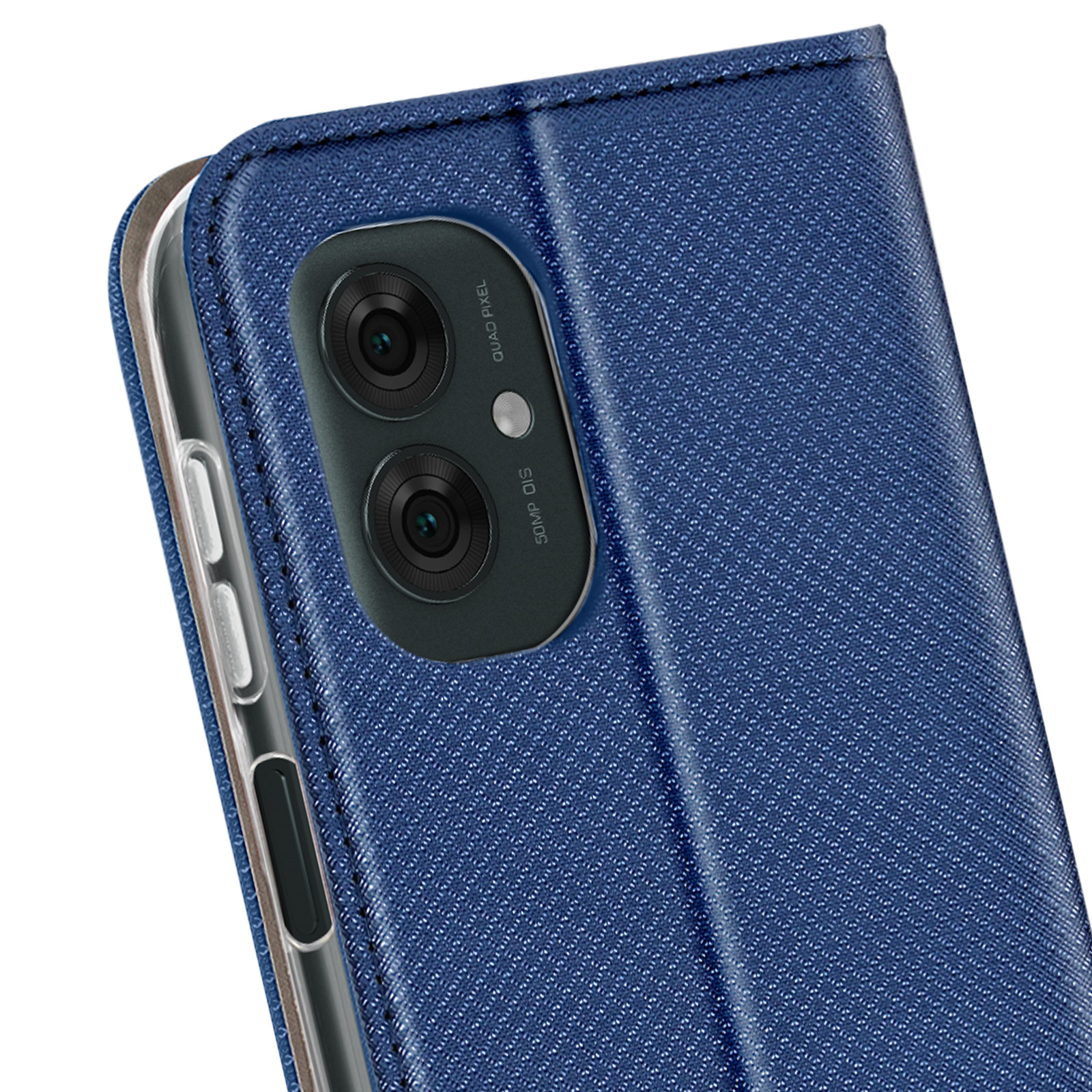 Blaue Handyhülle mit Kameralinse. Die Hülle ist strukturiert und hat ein Handy darin.