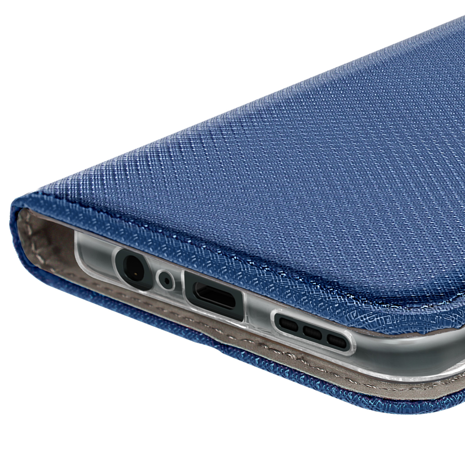 Nahaufnahme einer blauen Handyhülle mit strukturierter Oberfläche, die Anschlüsse und Öffnungen für ein Telefon zeigt.