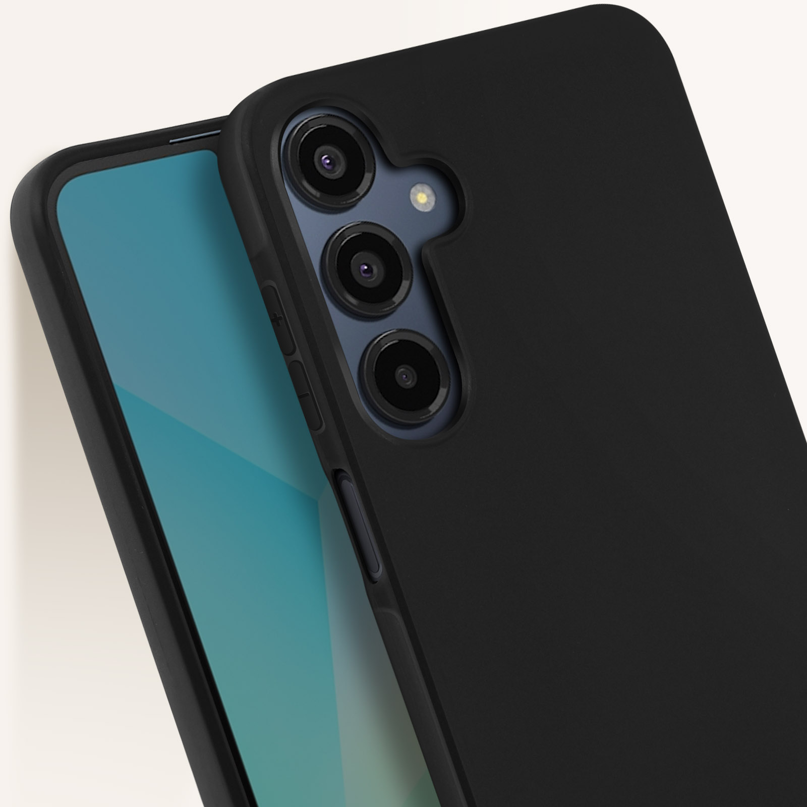 Een zwarte telefoonhoes met een zwarte camerabult. De hoes bedekt een telefoon met een blauw scherm.