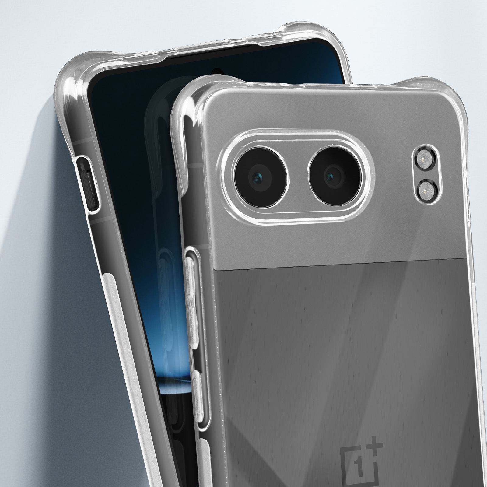 Custodia trasparente per telefono su un telefono. Ha un ritaglio per la fotocamera. La custodia è su un telefono.