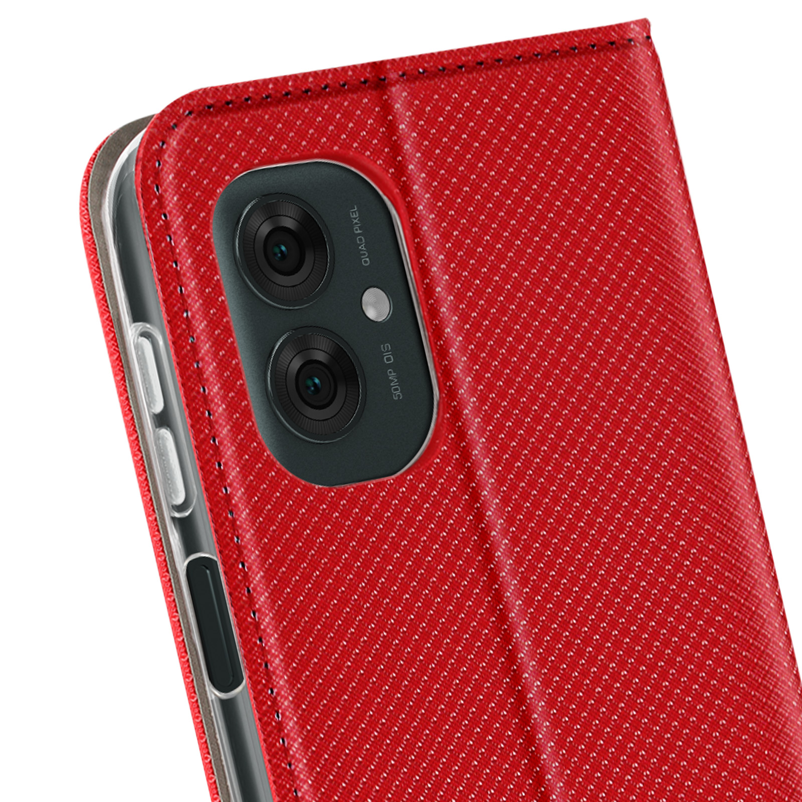 Primo piano di una custodia rossa per telefono con fotocamera visibile. La custodia è strutturata e ha un bordo cucito.