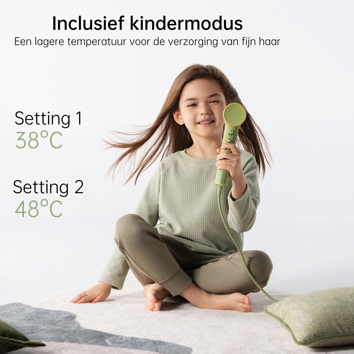 Een meisje met een groene föhn. Tekst: Instelling 1, 38°C en Instelling 2, 48°C.