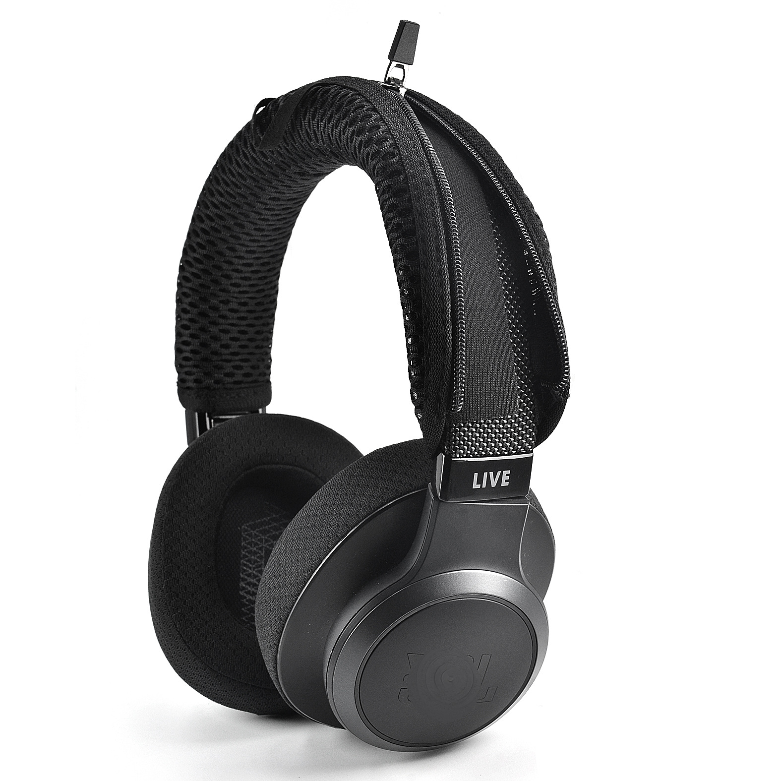 Czarne słuchawki nauszne z siatkową osłoną pałąka. Słowo 'LIVE' znajduje się z boku.