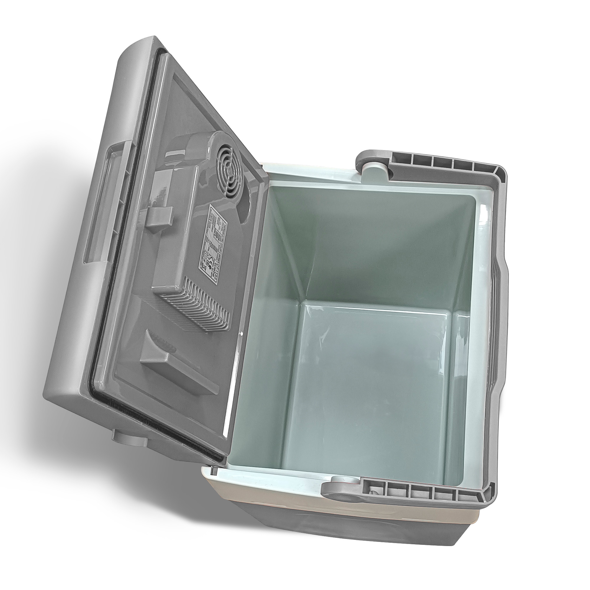 Graue tragbare Kühlbox mit offenem Deckel, Innenraum sichtbar, auf weißem Hintergrund.
