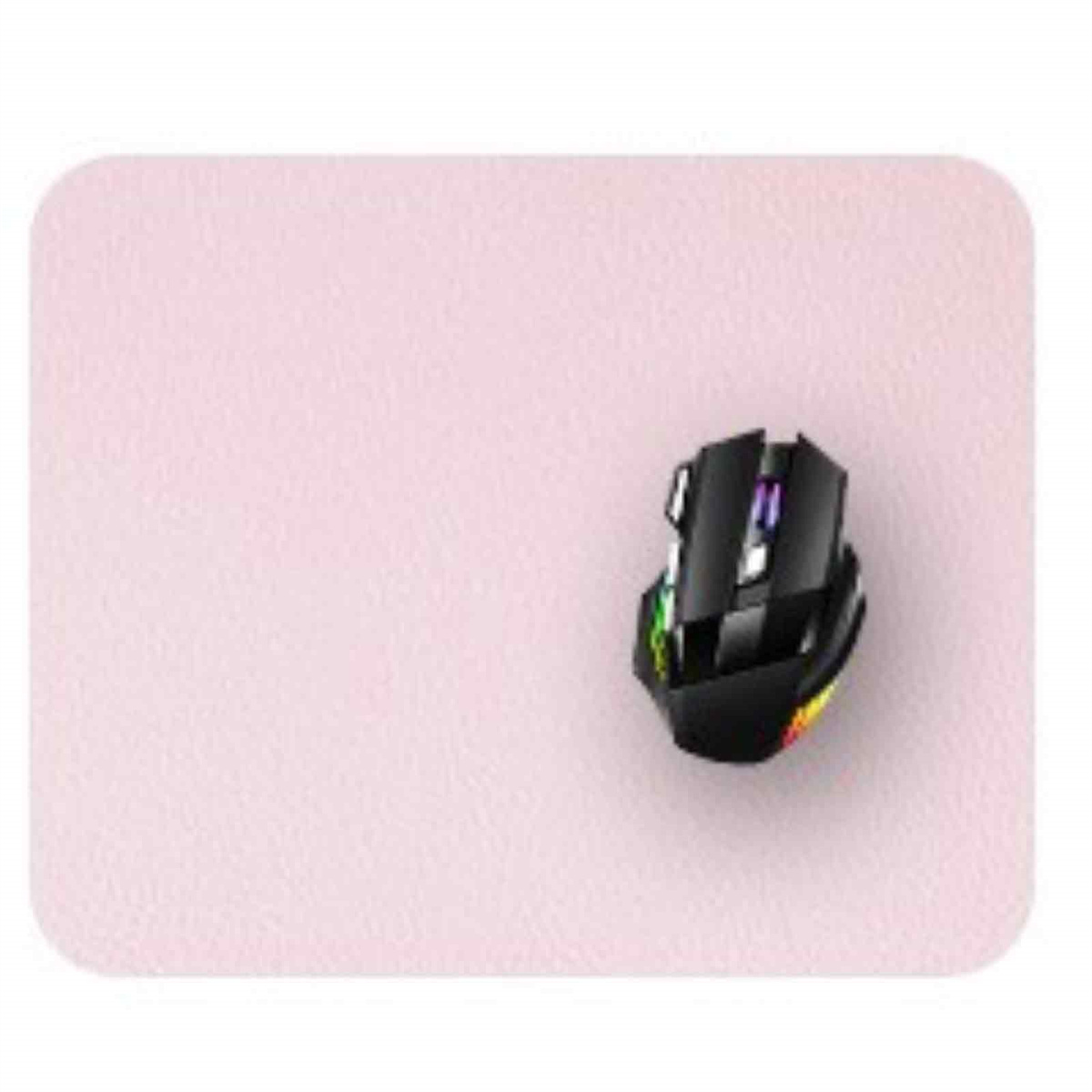 Schwarze Gaming-Maus auf einem rosa Mauspad. Die Maus hat Lichter.