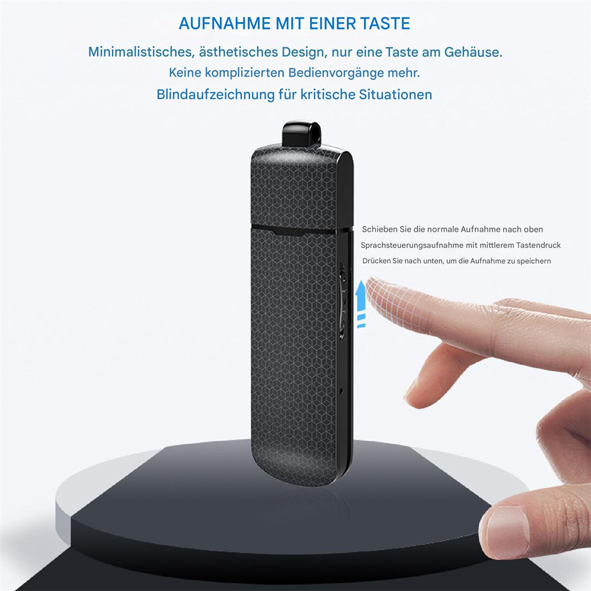 Kleines, schwarzes Aufnahmegerät mit strukturiertem Muster. Ein Finger drückt auf einen Knopf.