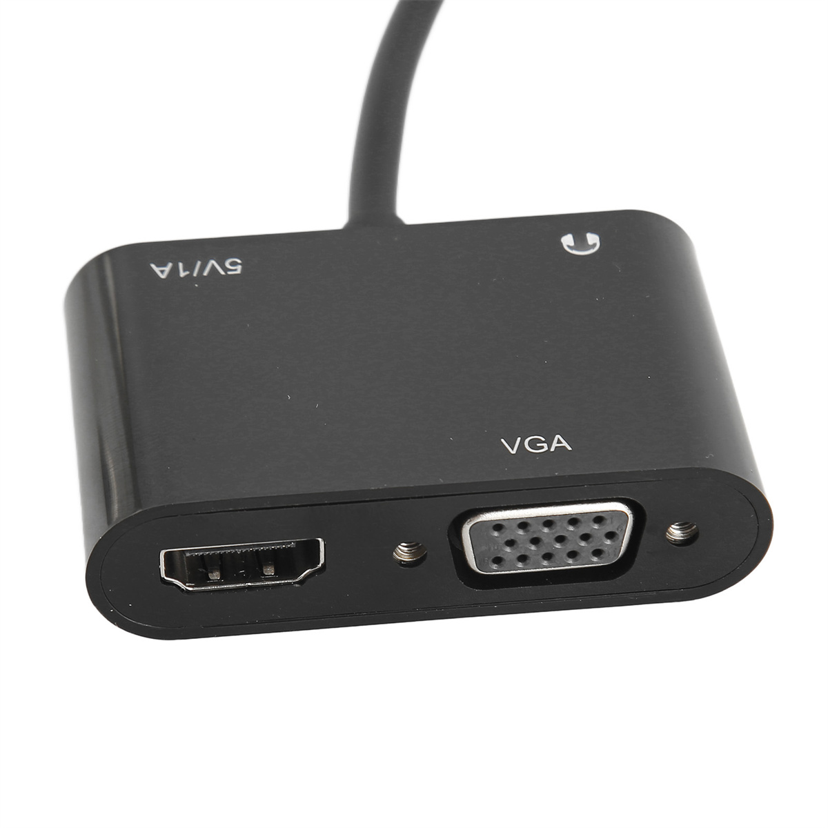 Schwarzer HDMI-zu-VGA-Adapter mit Stromeingang. Weißer Hintergrund.