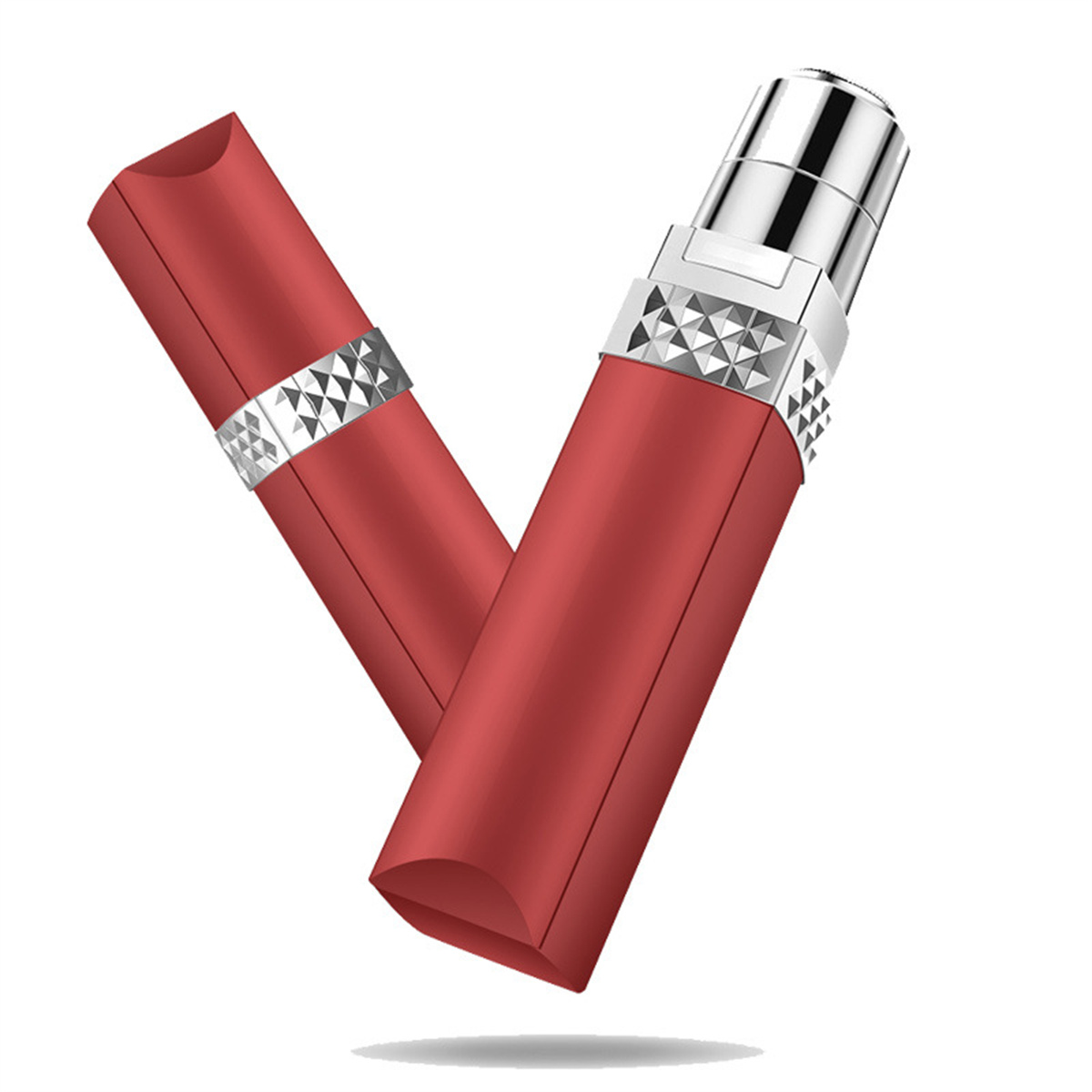 Zwei rote Lippenstifte. Der obere Teil eines Lippenstifts hat silberne und weiße Details.