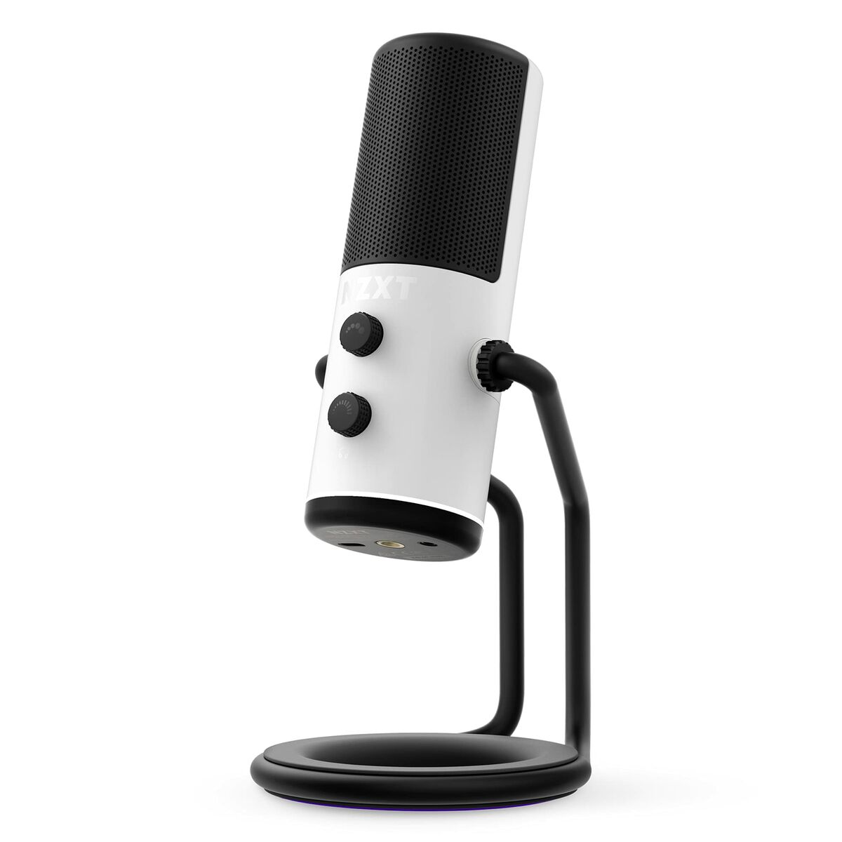 Biało-czarny mikrofon na czarnym statywie. Białe tło.