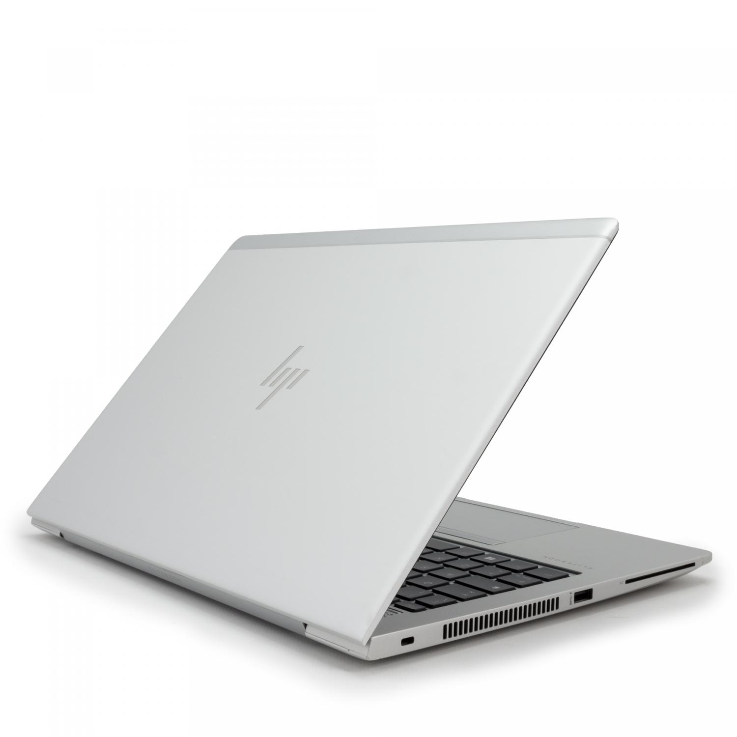 Ein silberner Laptop mit geöffnetem Deckel. Das HP-Logo ist sichtbar. Der Hintergrund ist weiß.